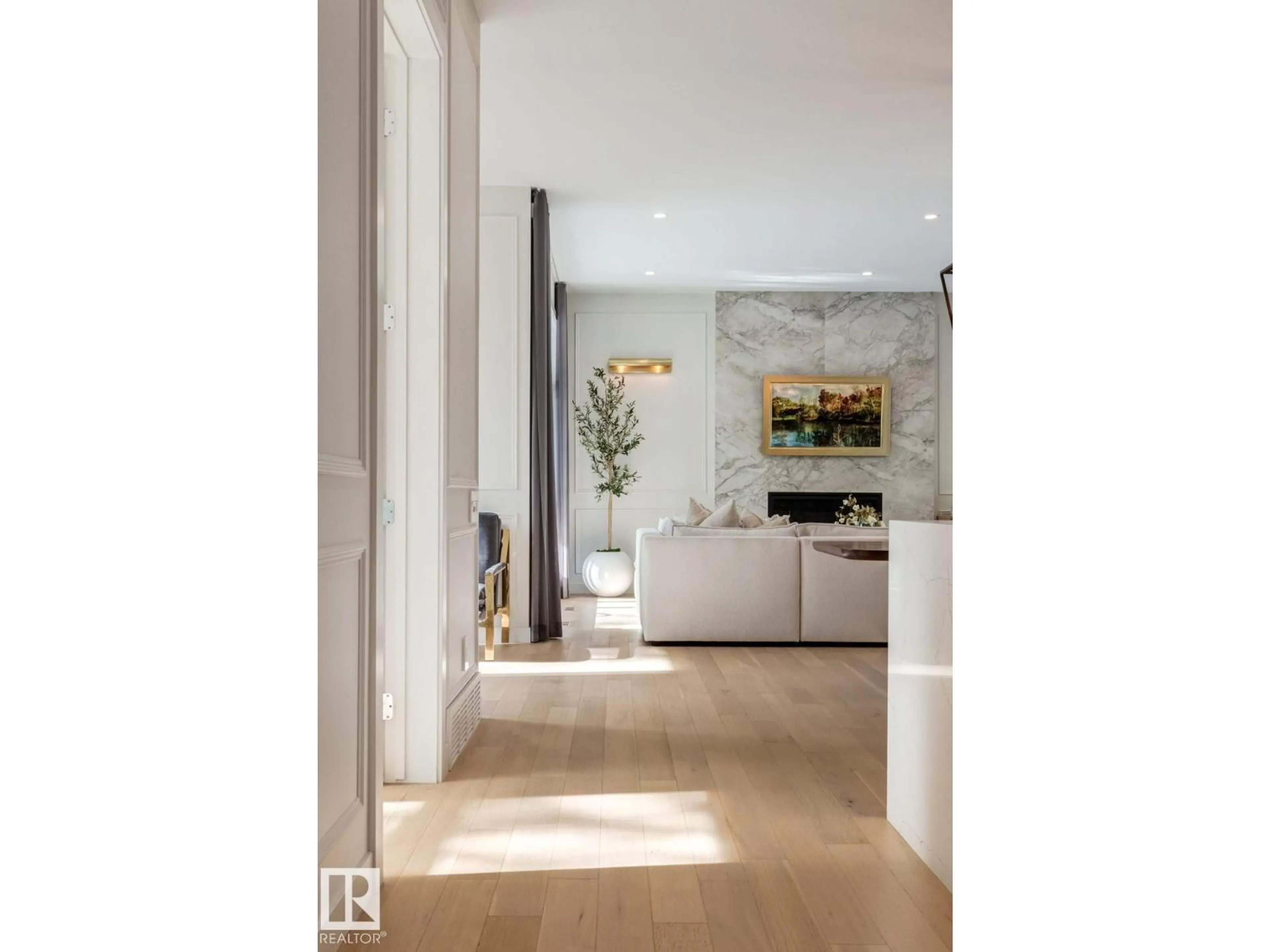 Indoor entryway for 10979 122 ST, Edmonton Alberta T5M0A9