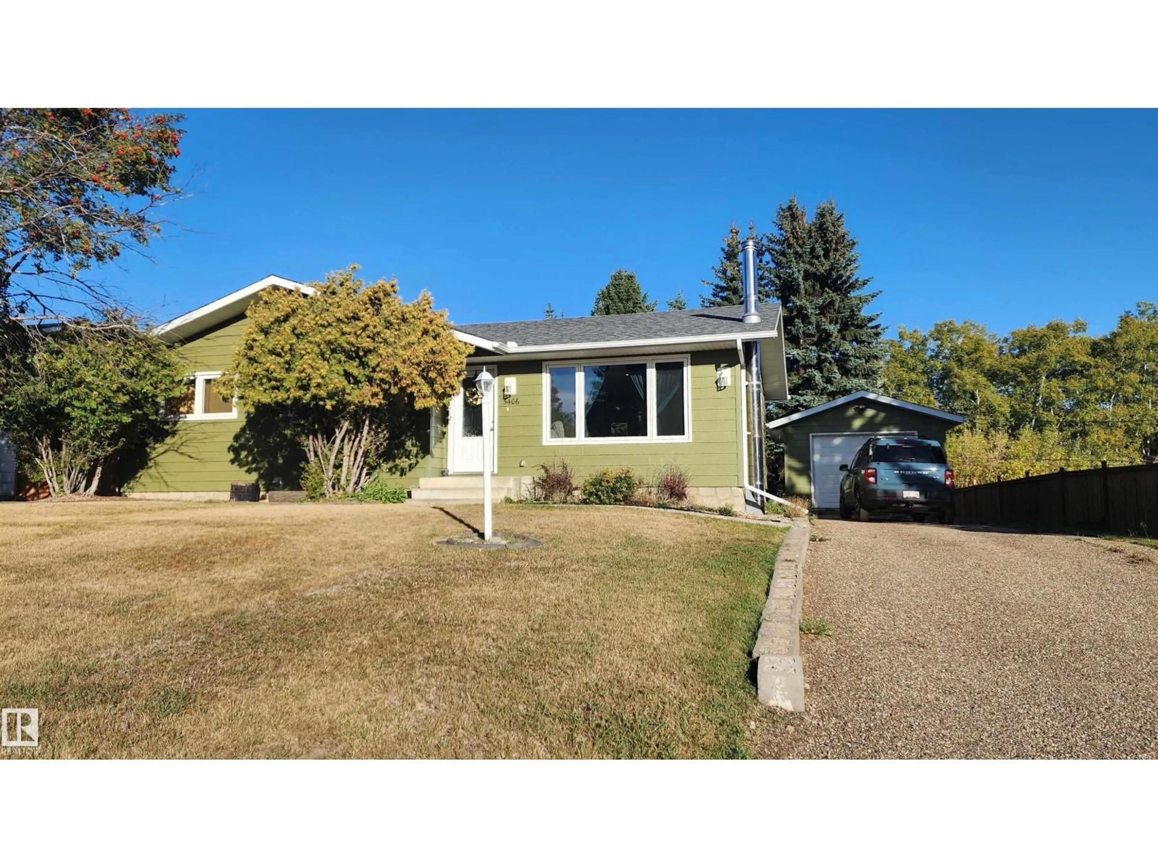 A pic from outside/outdoor area/front of a property/back of a property/a pic from drone, street for 5406 CIRCLE DR, Elk Point Alberta T0A1A0