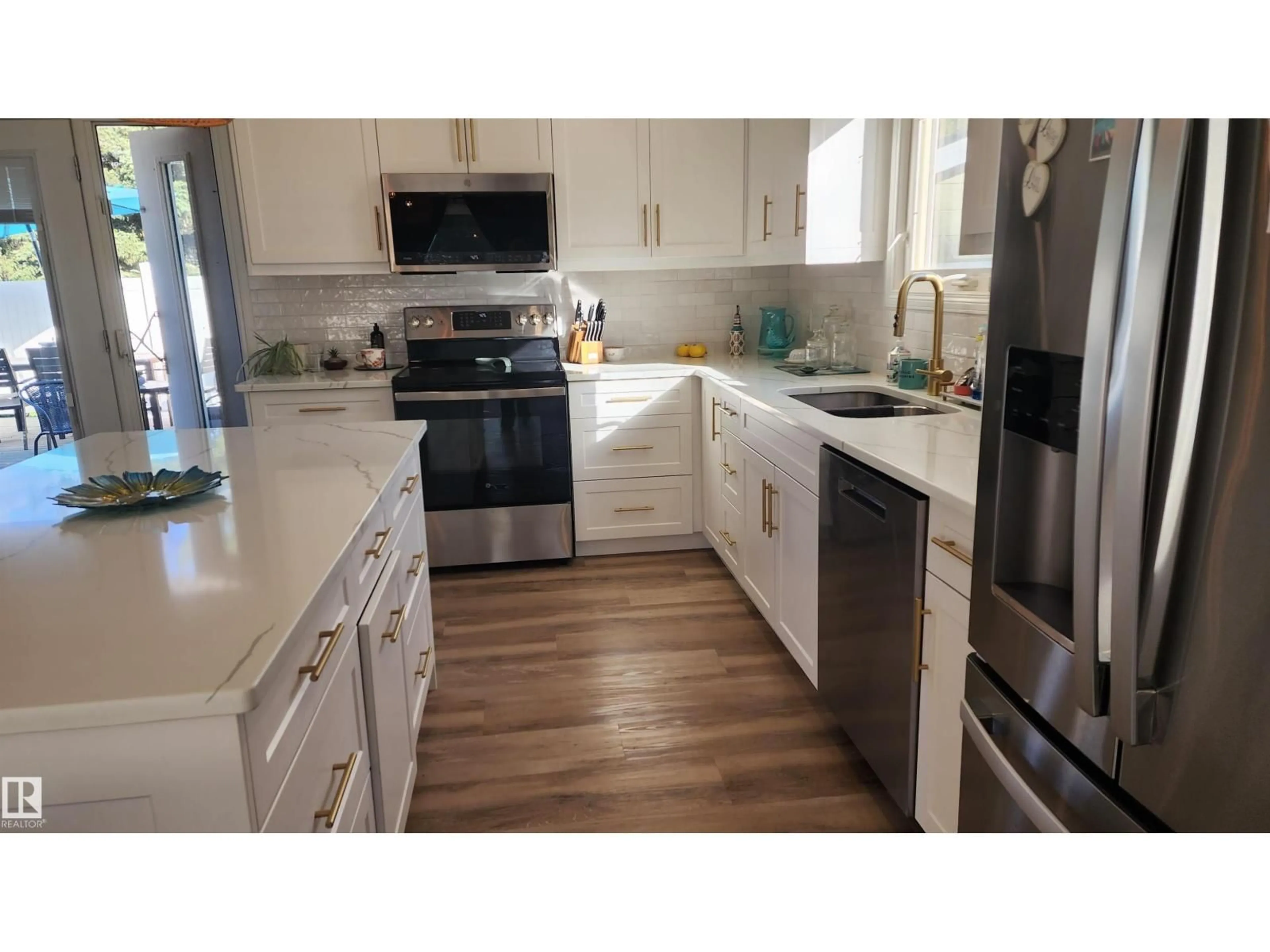 Open concept kitchen, wood/laminate floor for 5406 CIRCLE DR, Elk Point Alberta T0A1A0