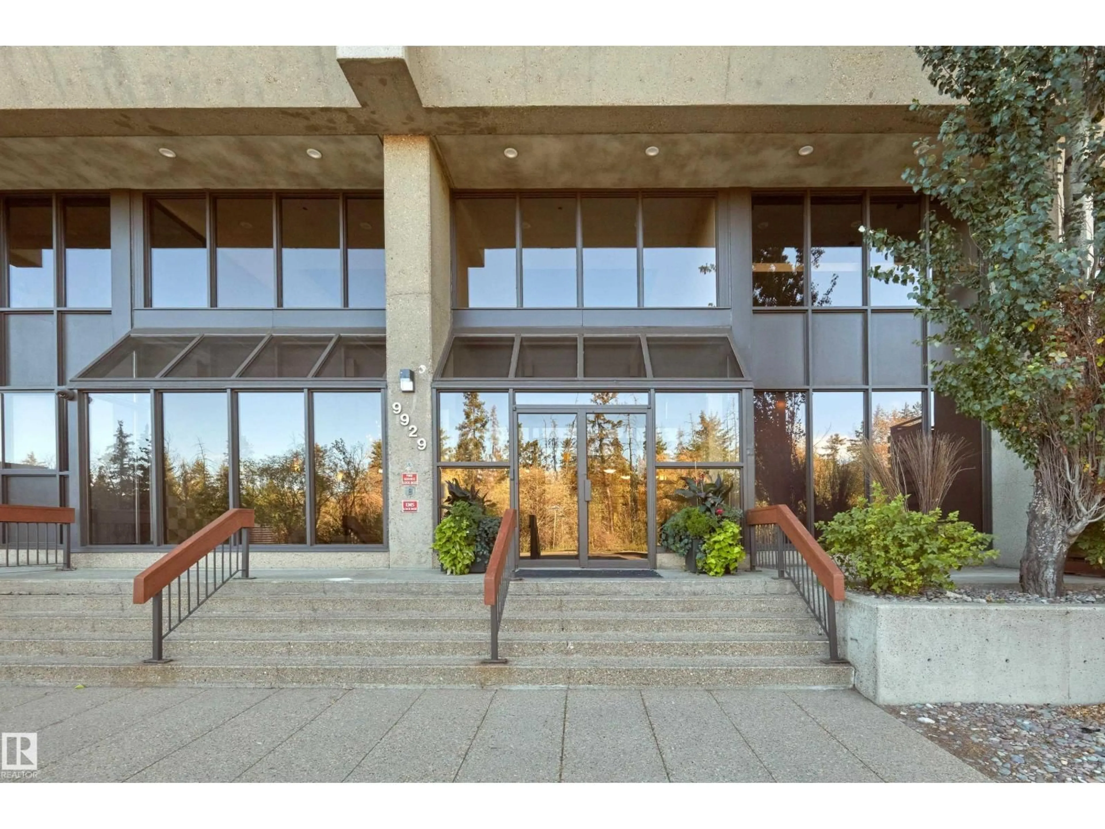 Indoor foyer for #403 - 9929 SASKATCHEWAN DR, Edmonton Alberta T6E5J9