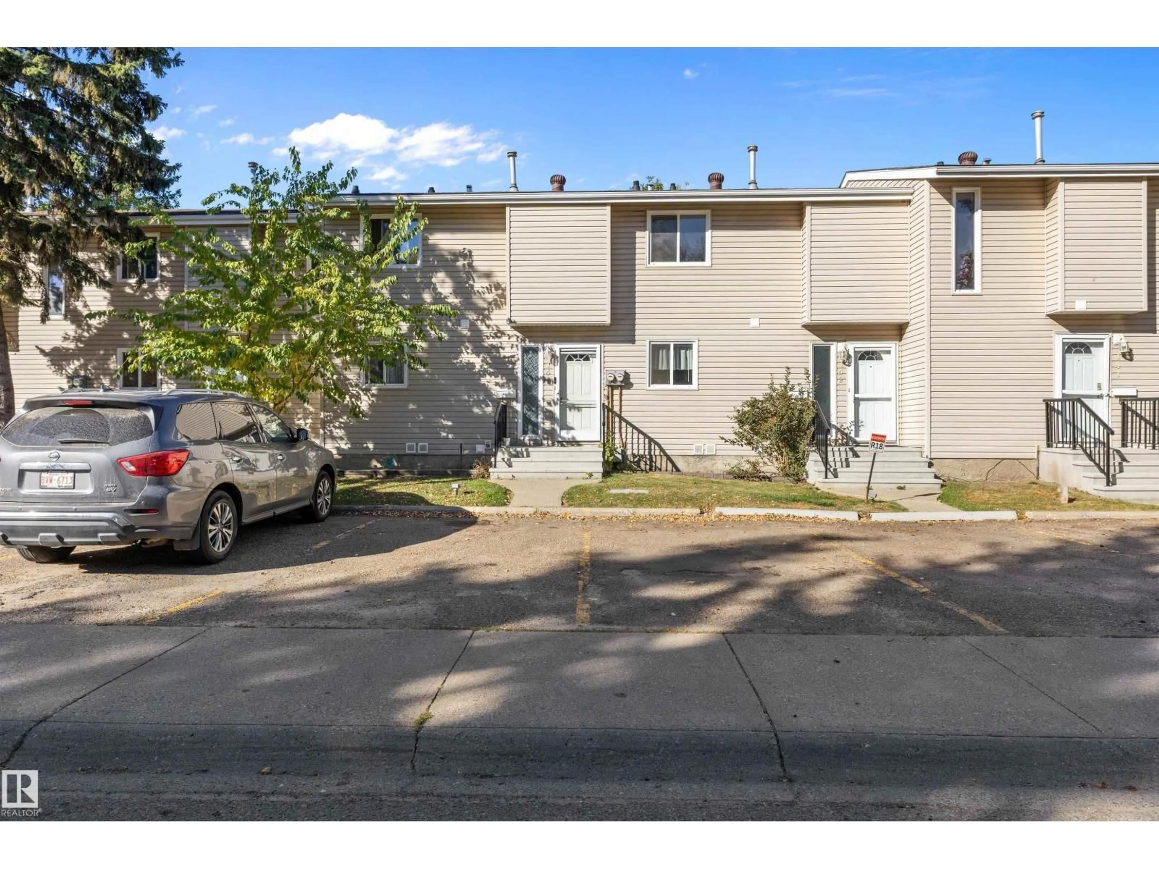 A pic from outside/outdoor area/front of a property/back of a property/a pic from drone, street for 143 BROOKWOOD DR, Spruce Grove Alberta T7X1A8