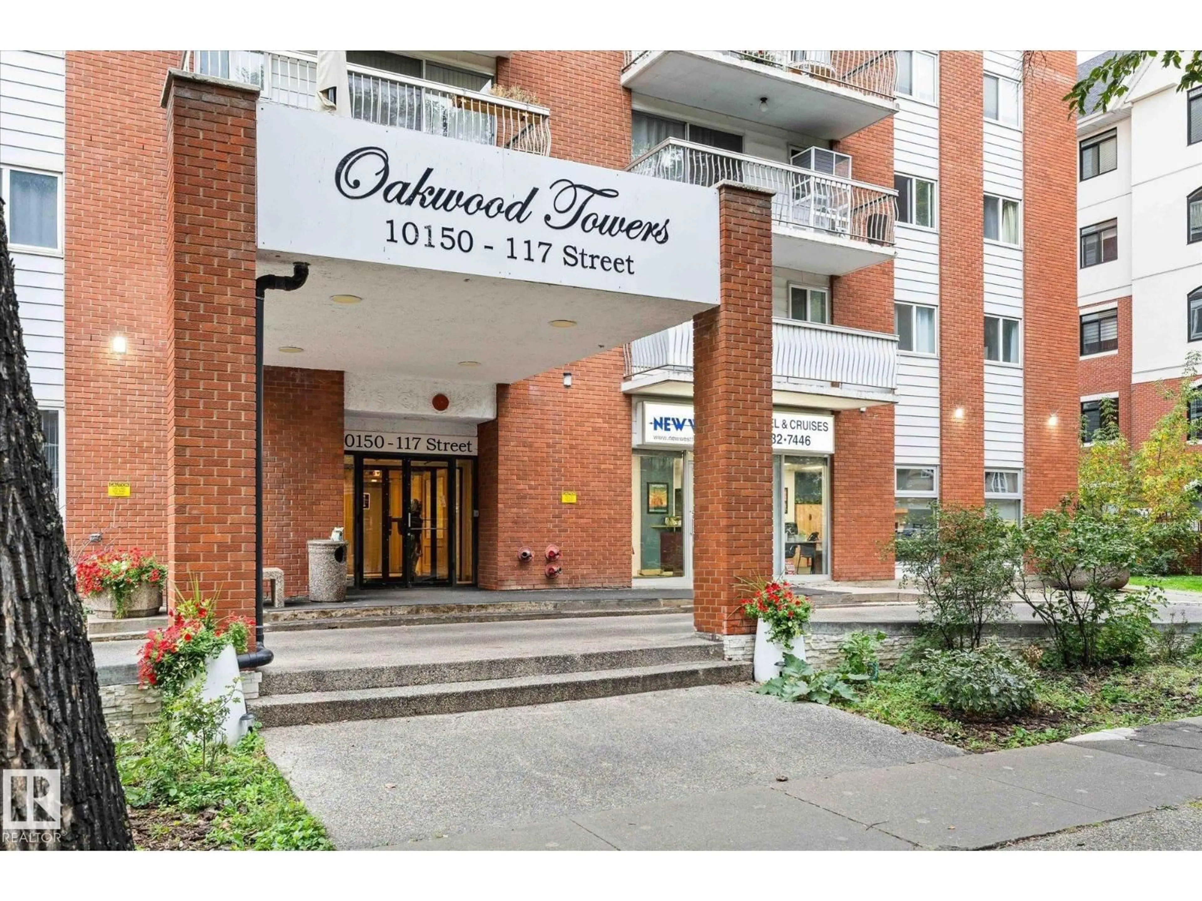 Indoor foyer for 10150 - 1202 117 ST, Edmonton Alberta T5K2J2