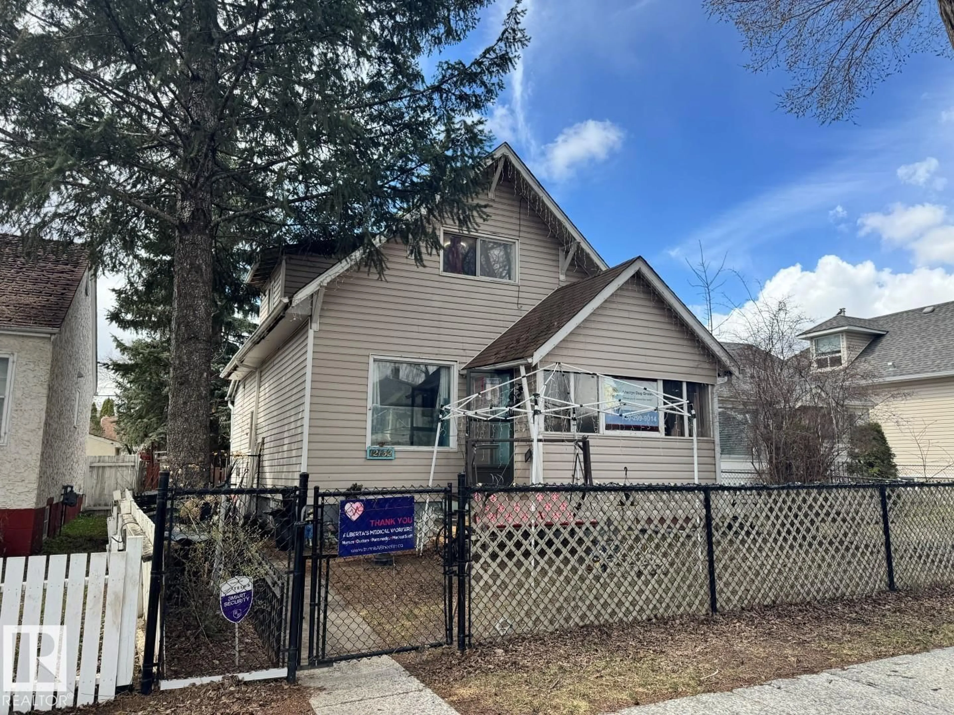 Home with vinyl exterior material, unknown for NW - 12132 93 ST, Edmonton Alberta T5G1E8