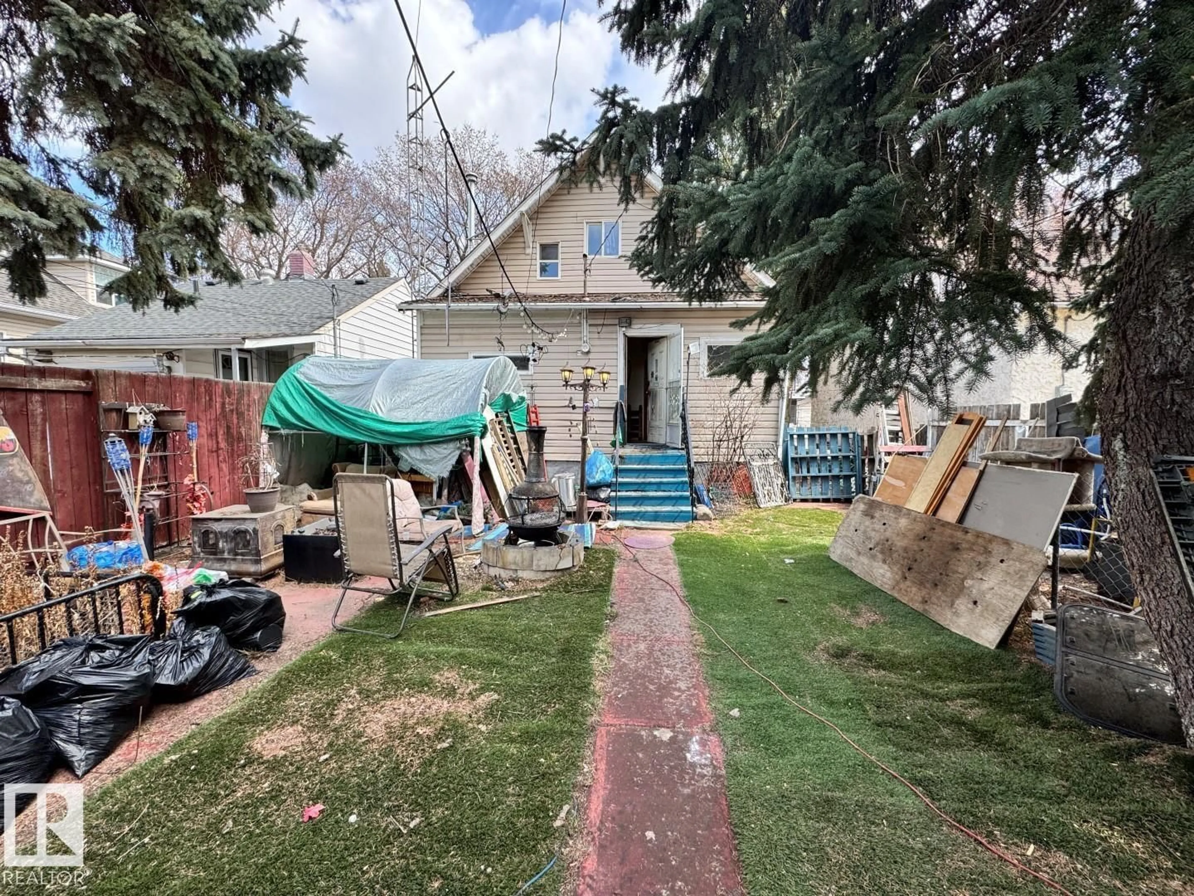 A pic from outside/outdoor area/front of a property/back of a property/a pic from drone, street for NW - 12132 93 ST, Edmonton Alberta T5G1E8