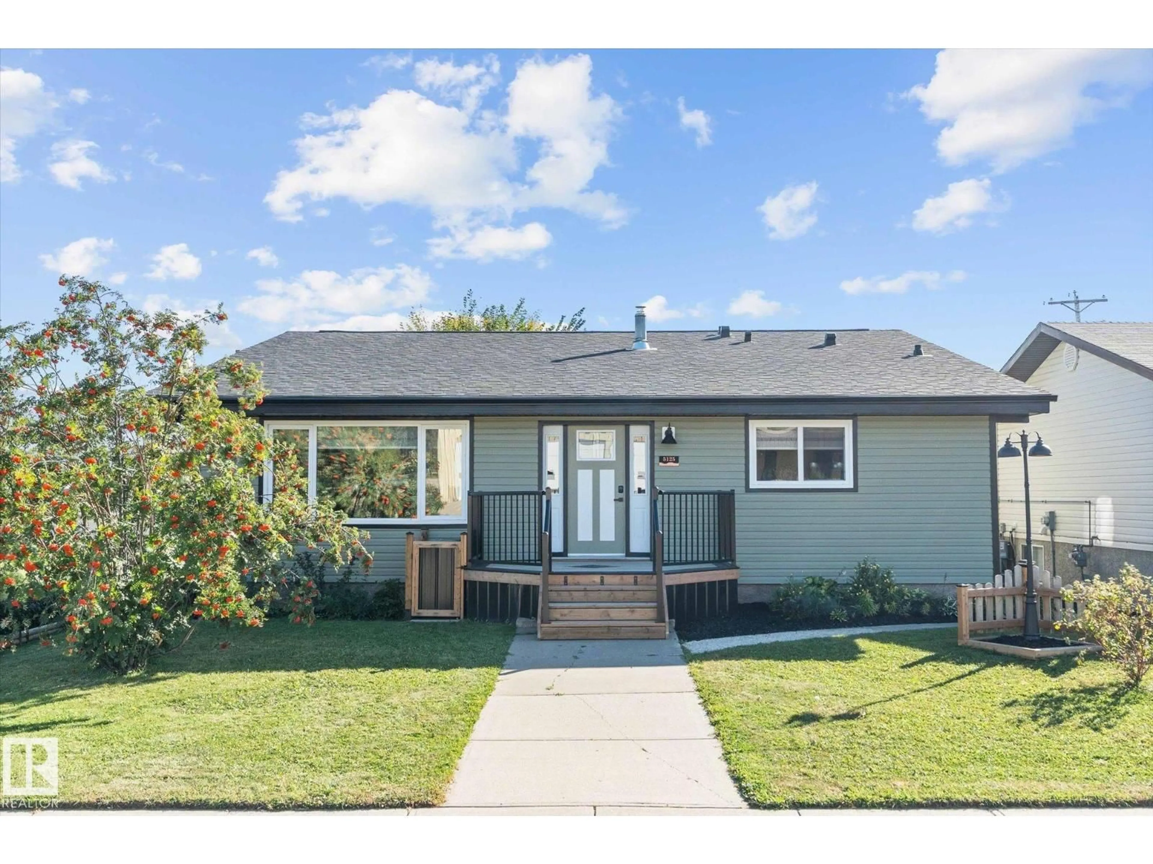 Home with vinyl exterior material, street for 5125 53 AV, Wabamun Alberta T0E2K0
