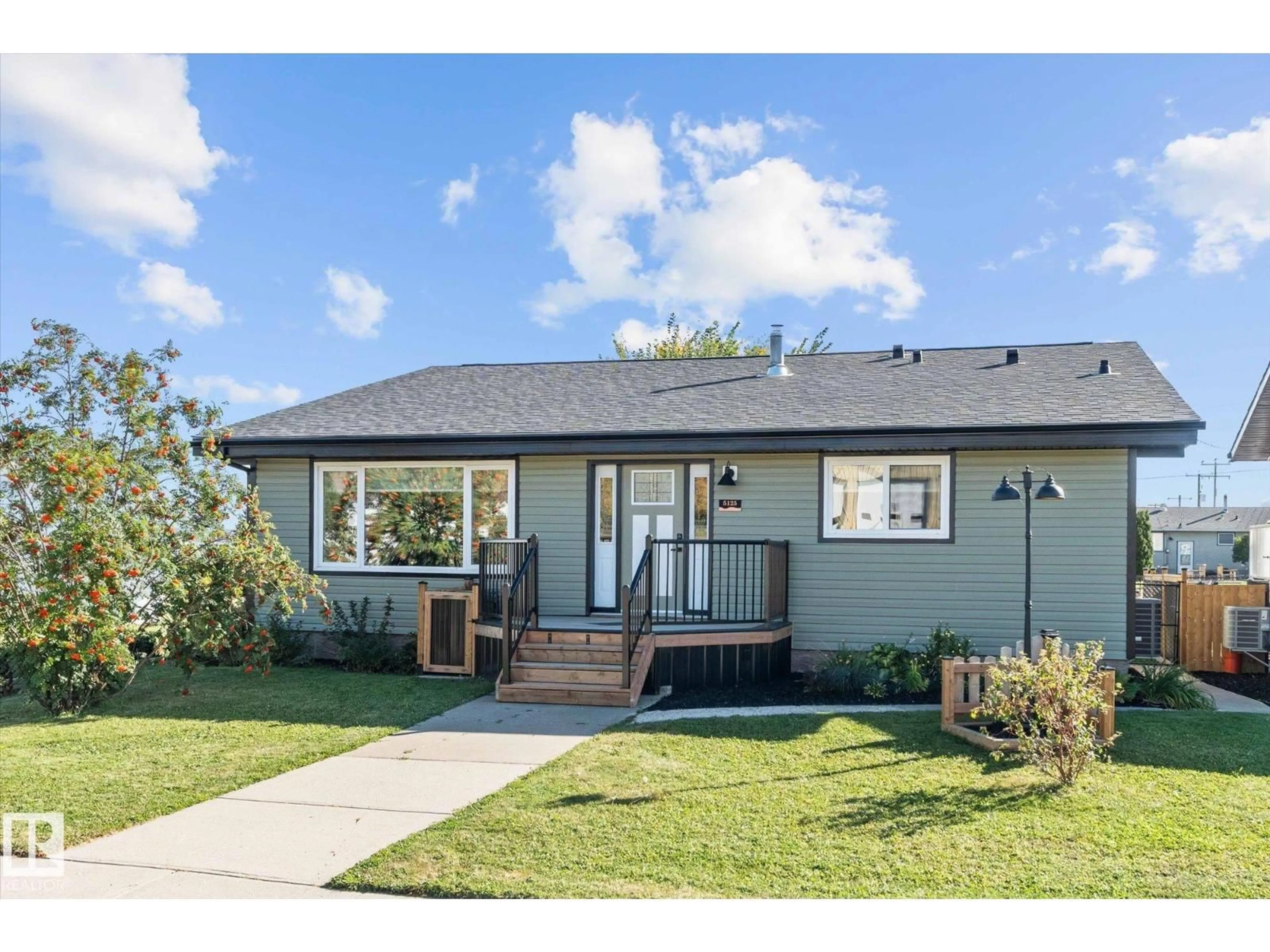 Home with vinyl exterior material, street for 5125 53 AV, Wabamun Alberta T0E2K0