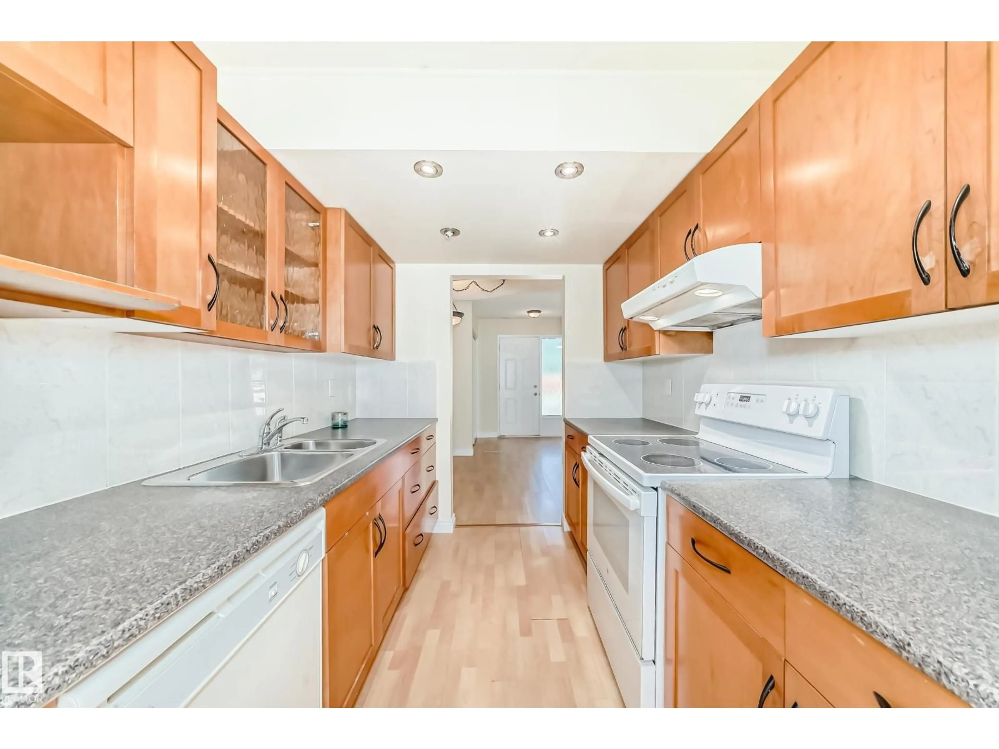Standard kitchen, unknown for 11725 32A AV, Edmonton Alberta T6J5K8