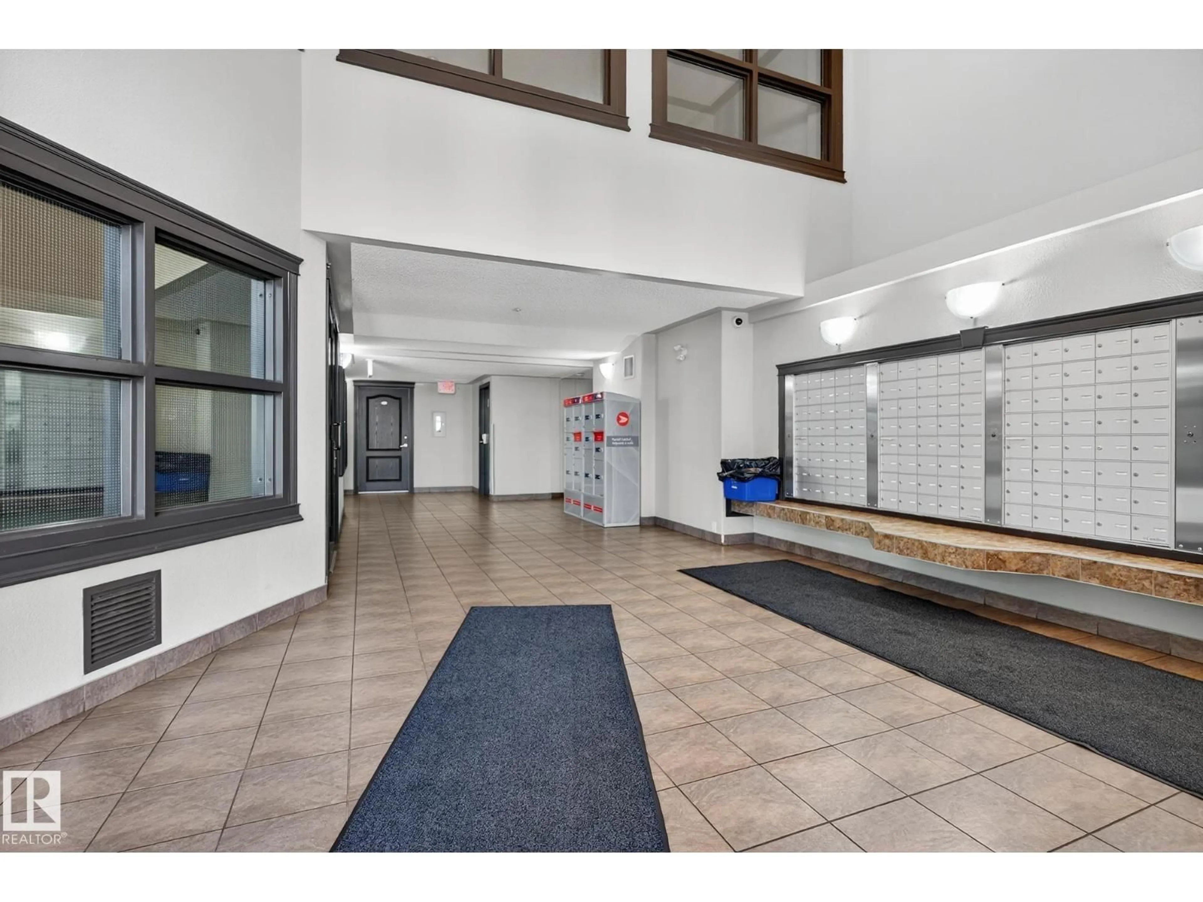 Indoor foyer for 9363 - 1422 SIMPSON DR, Edmonton Alberta T6R0N2