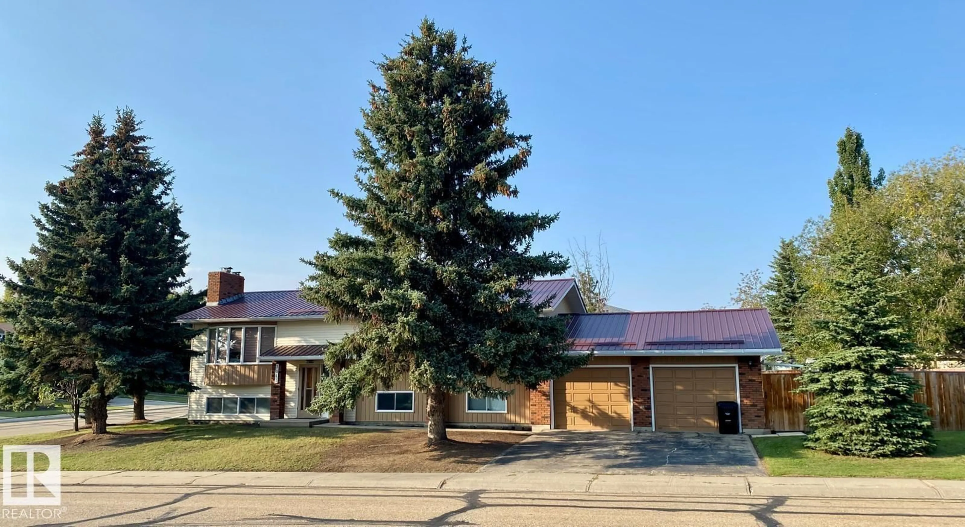 Unknown for 5811 56 ST, Barrhead Alberta T7N1C8