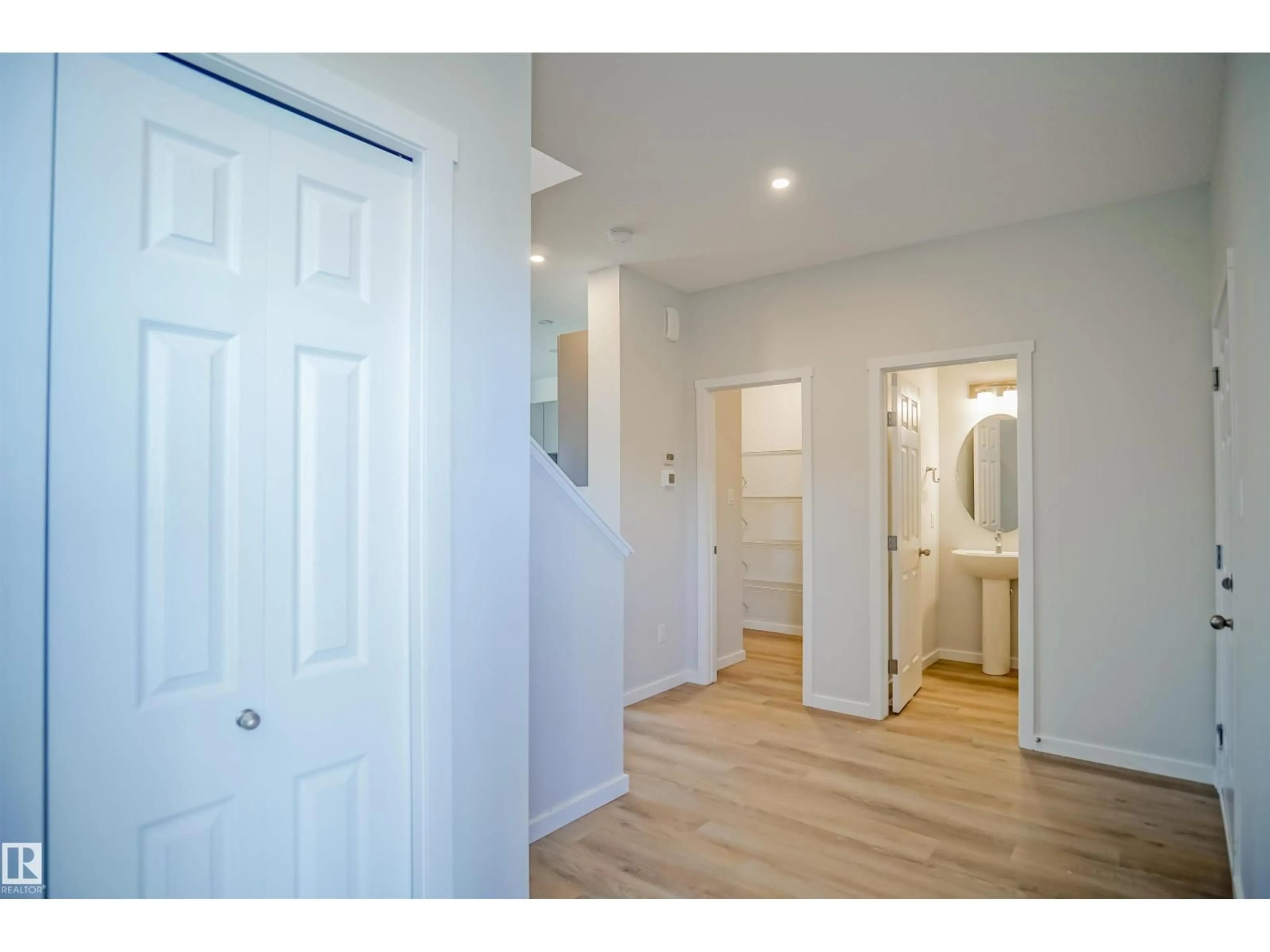 Indoor entryway for 18146 73A ST, Edmonton Alberta T5Z0L8
