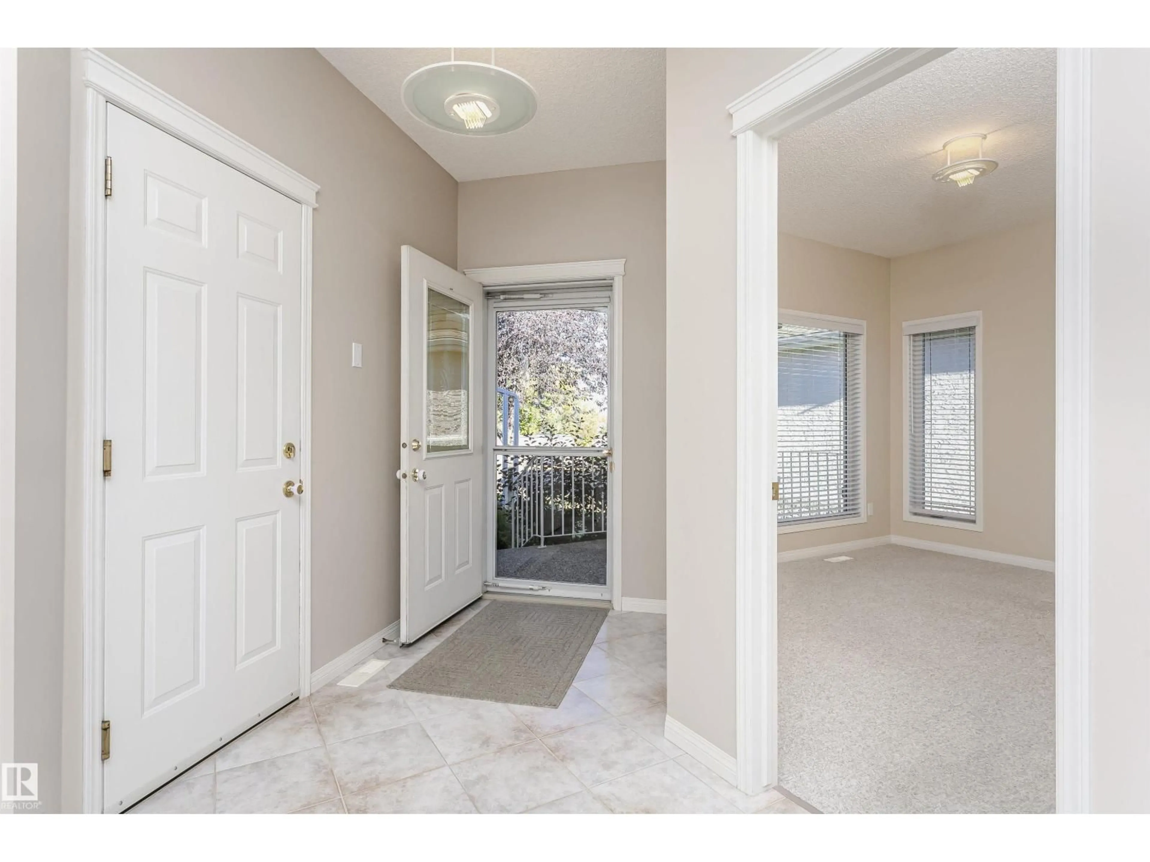Indoor entryway for 26 LONGVIEW PL, Spruce Grove Alberta T7X3Y6