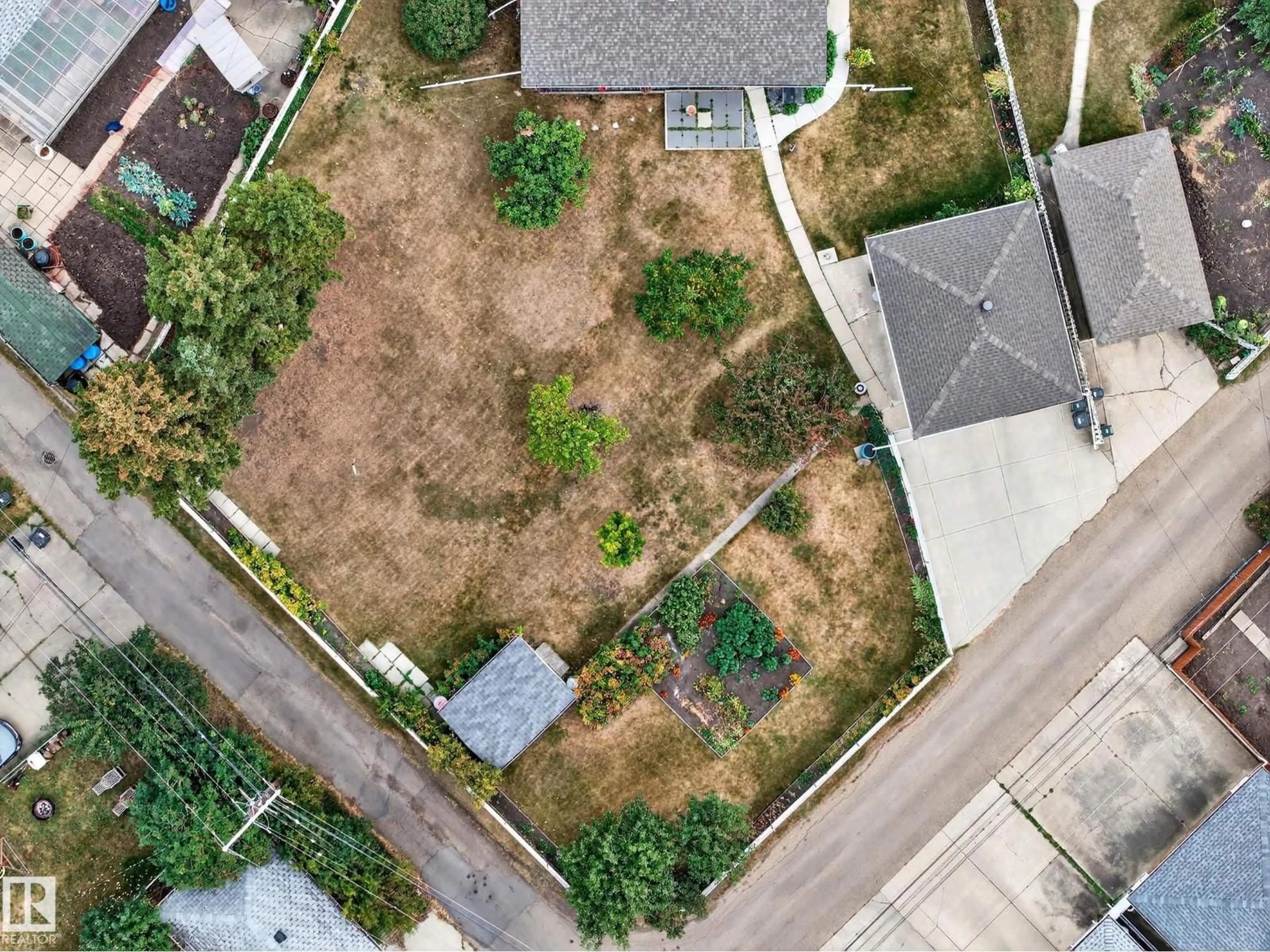 A pic from outside/outdoor area/front of a property/back of a property/a pic from drone, street for 10527 133 AV, Edmonton Alberta T5E1E2