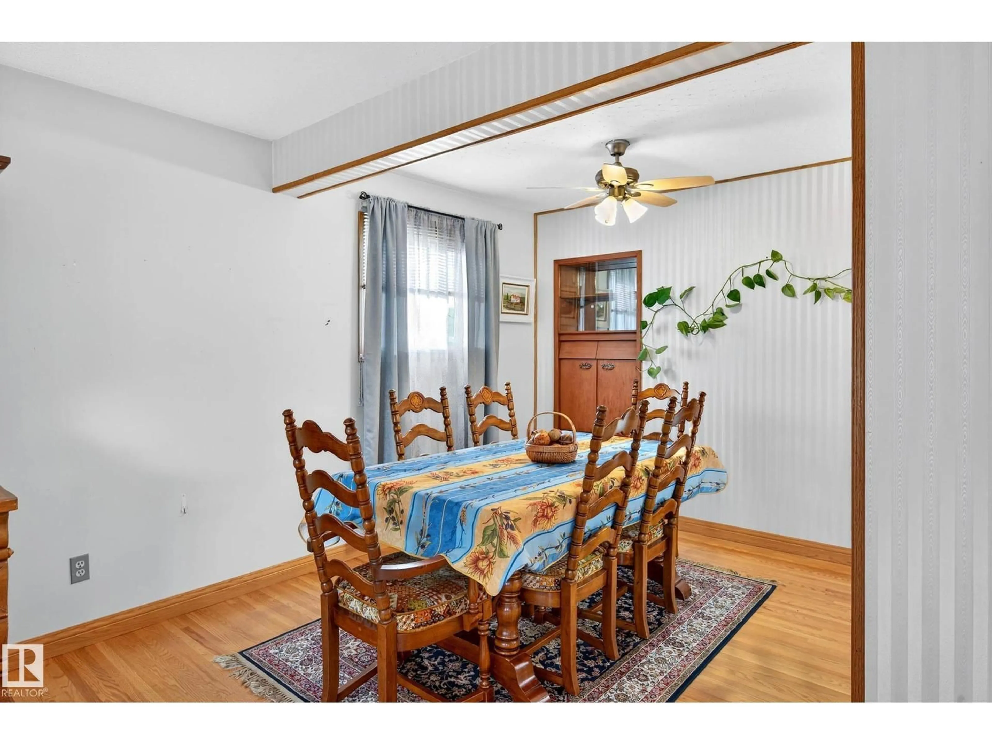 Dining room, wood/laminate floor for 10527 133 AV, Edmonton Alberta T5E1E2