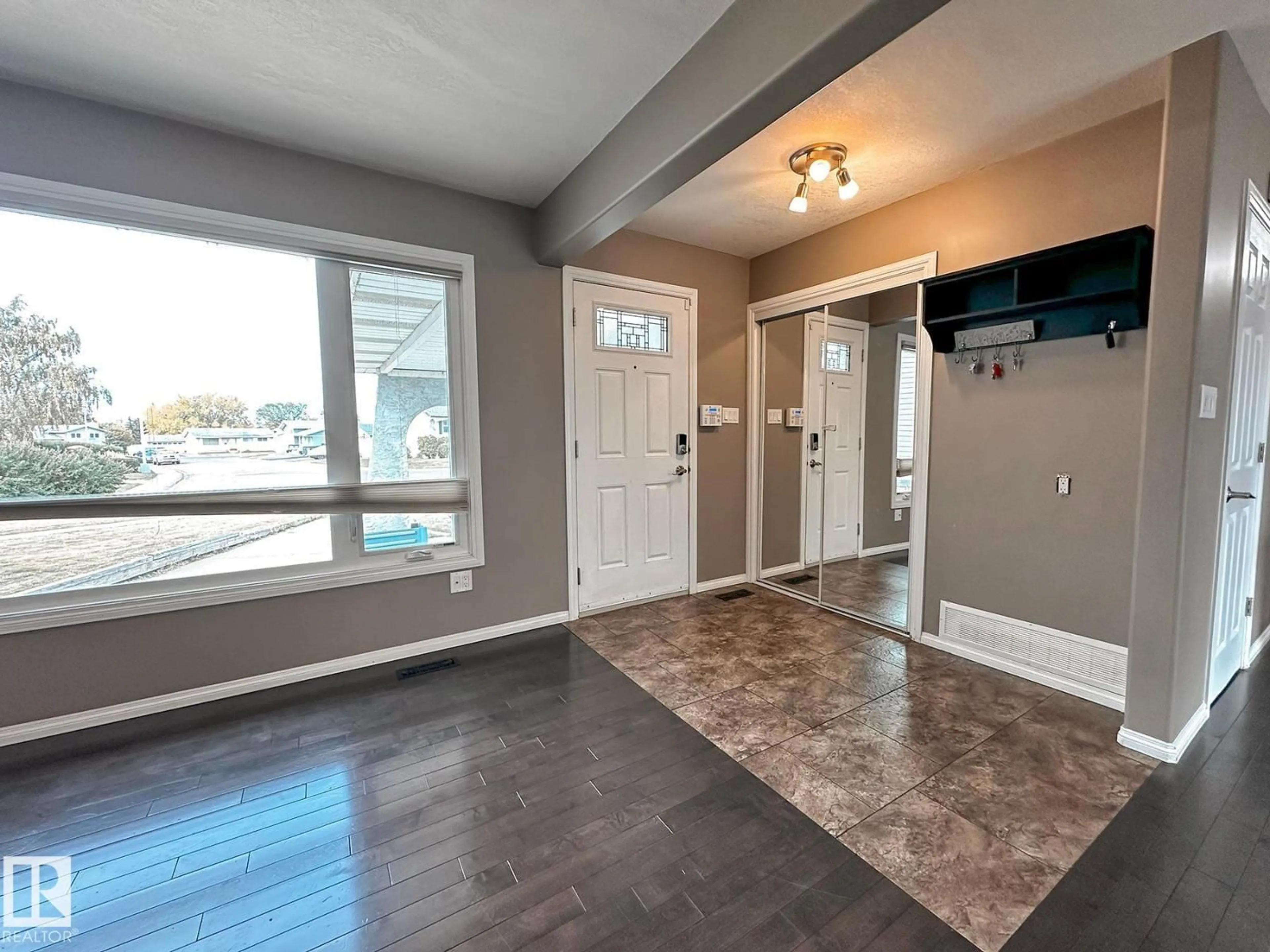 Indoor entryway for 11403 149 AV, Edmonton Alberta T5X1B9