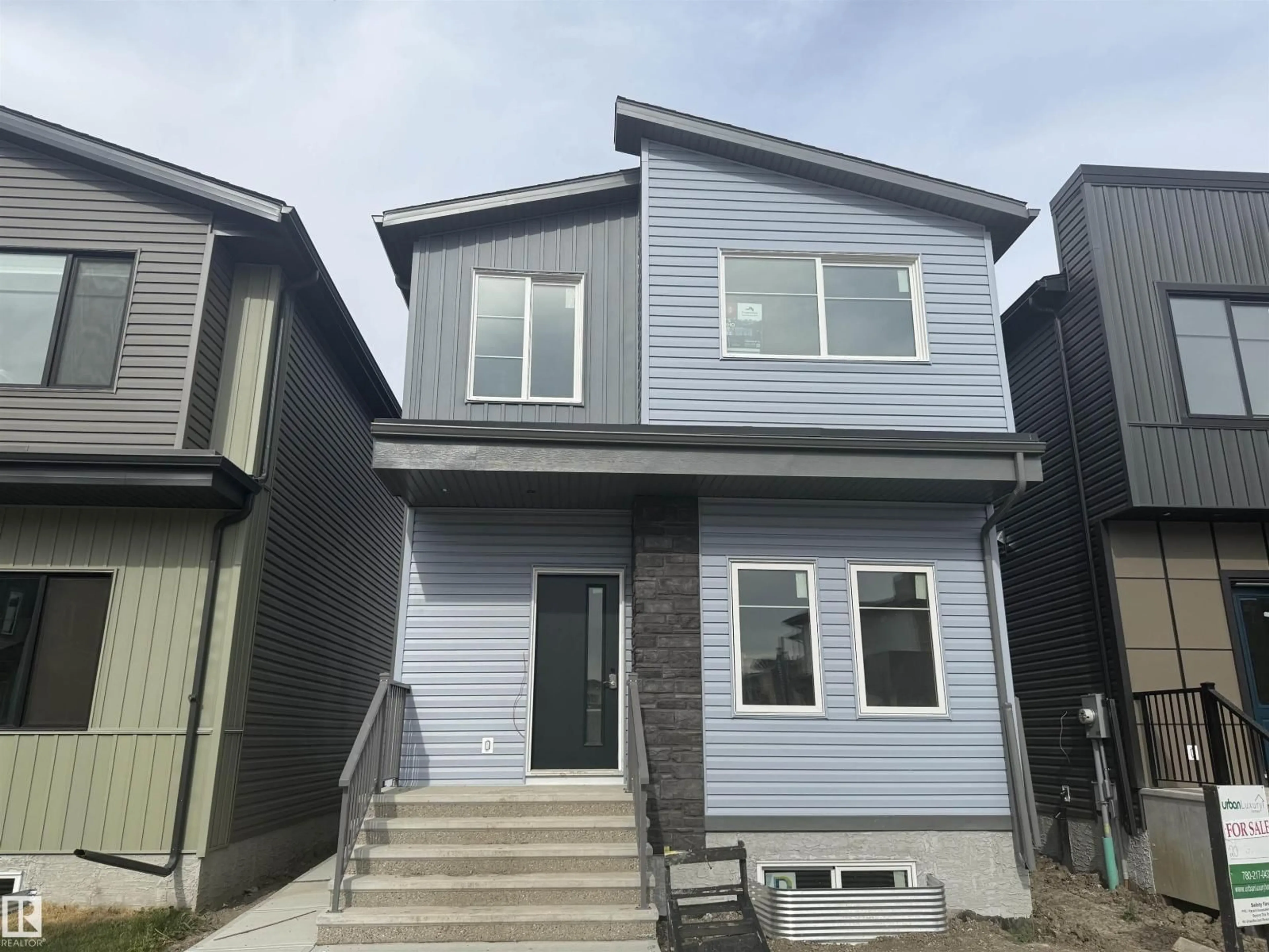 Home with vinyl exterior material, street for 206 STARLING, Fort Saskatchewan Alberta T8L0X9
