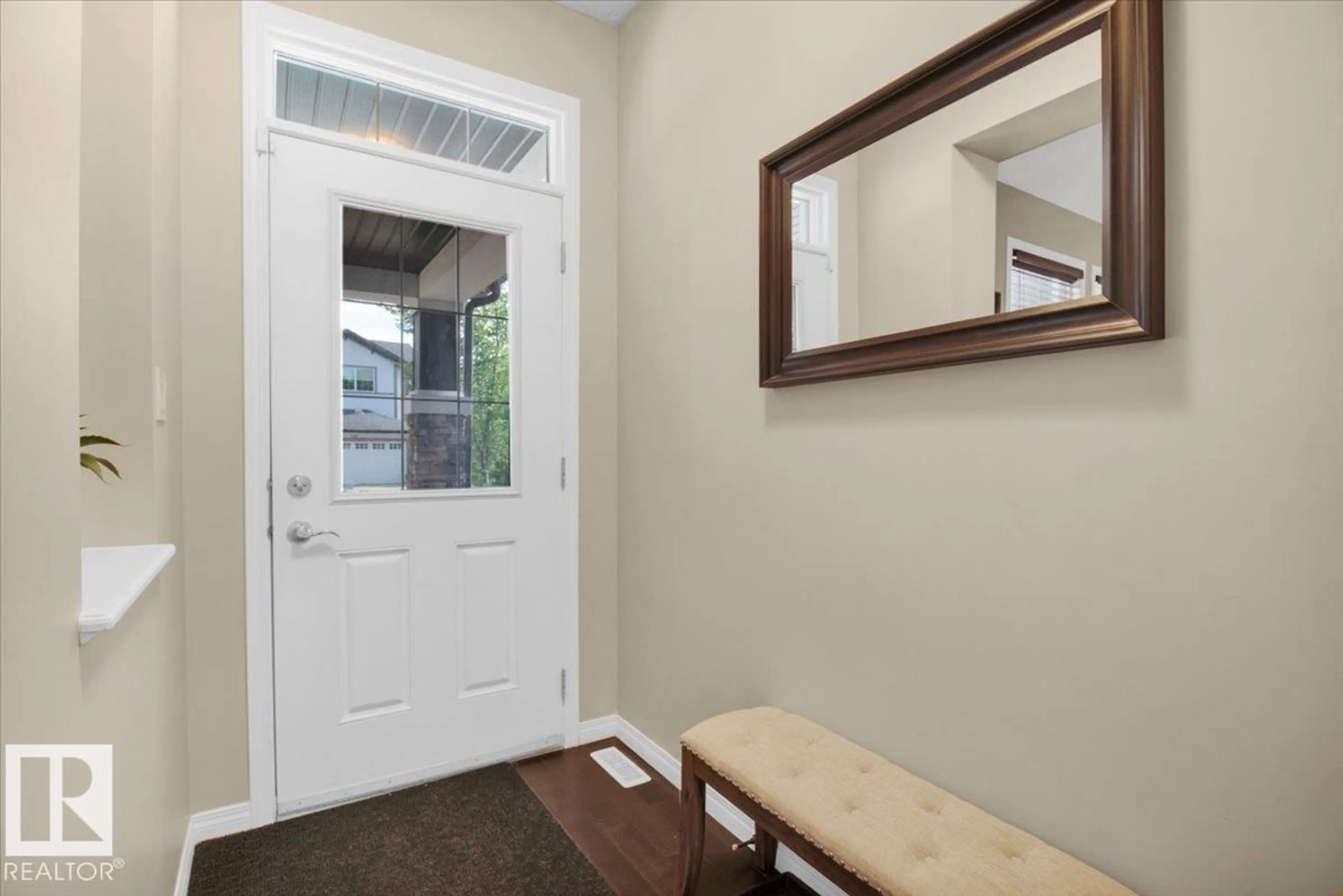 Indoor entryway for 625 ALLARD BV, Edmonton Alberta T6W0W6