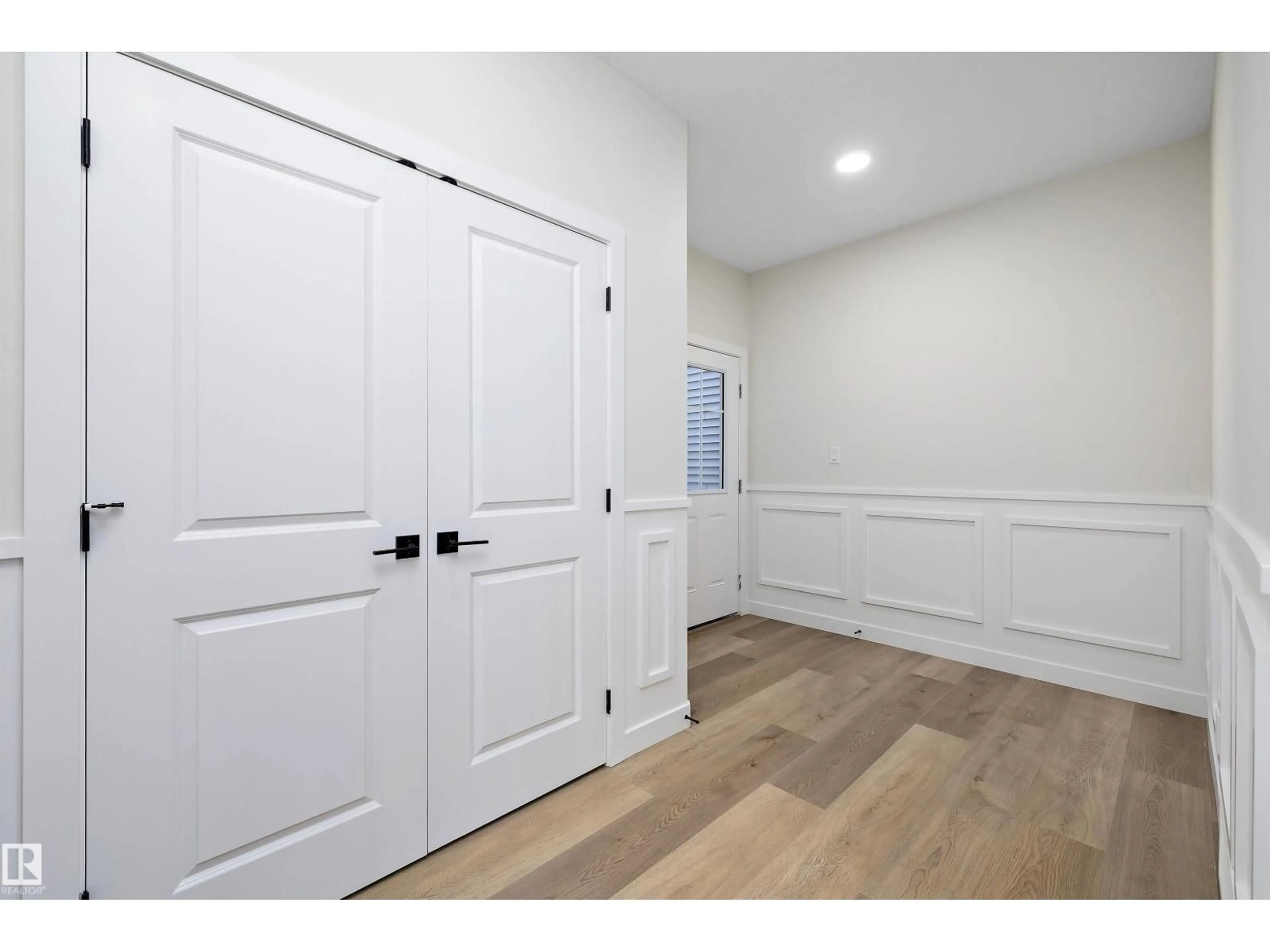 Indoor entryway for LI NW - 1541 SISKIN LINK, Edmonton Alberta T5S0T9