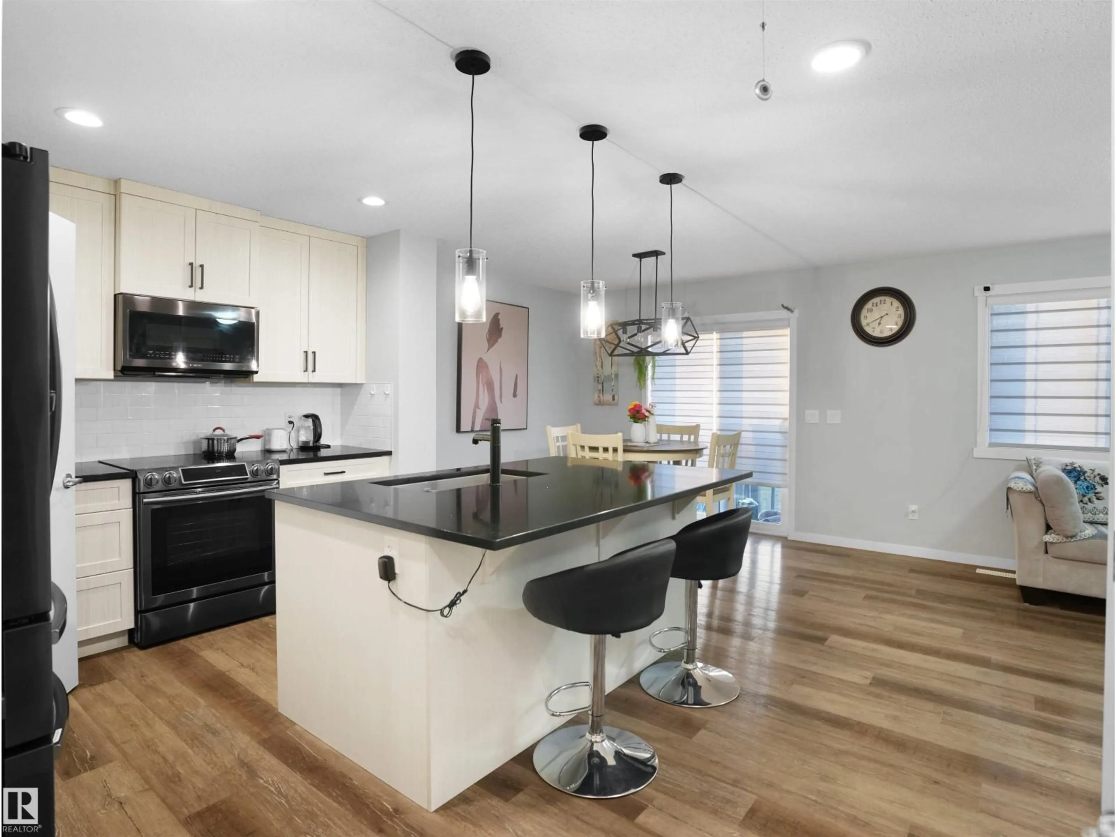 Contemporary kitchen, unknown for SW - 2258 57 ST, Edmonton Alberta T6X2P3