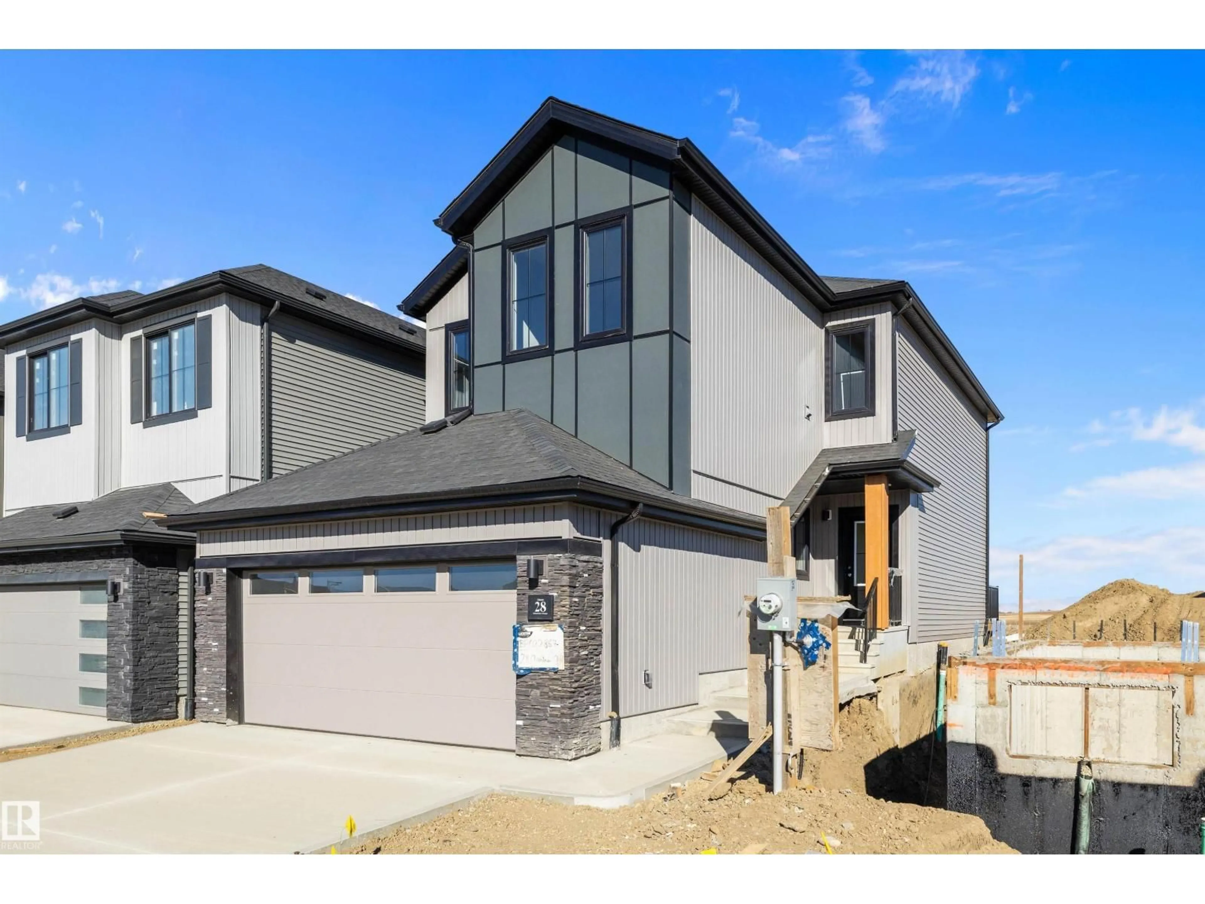Home with vinyl exterior material, street for 28 CHARTRES CL, St. Albert Alberta T8T2C9