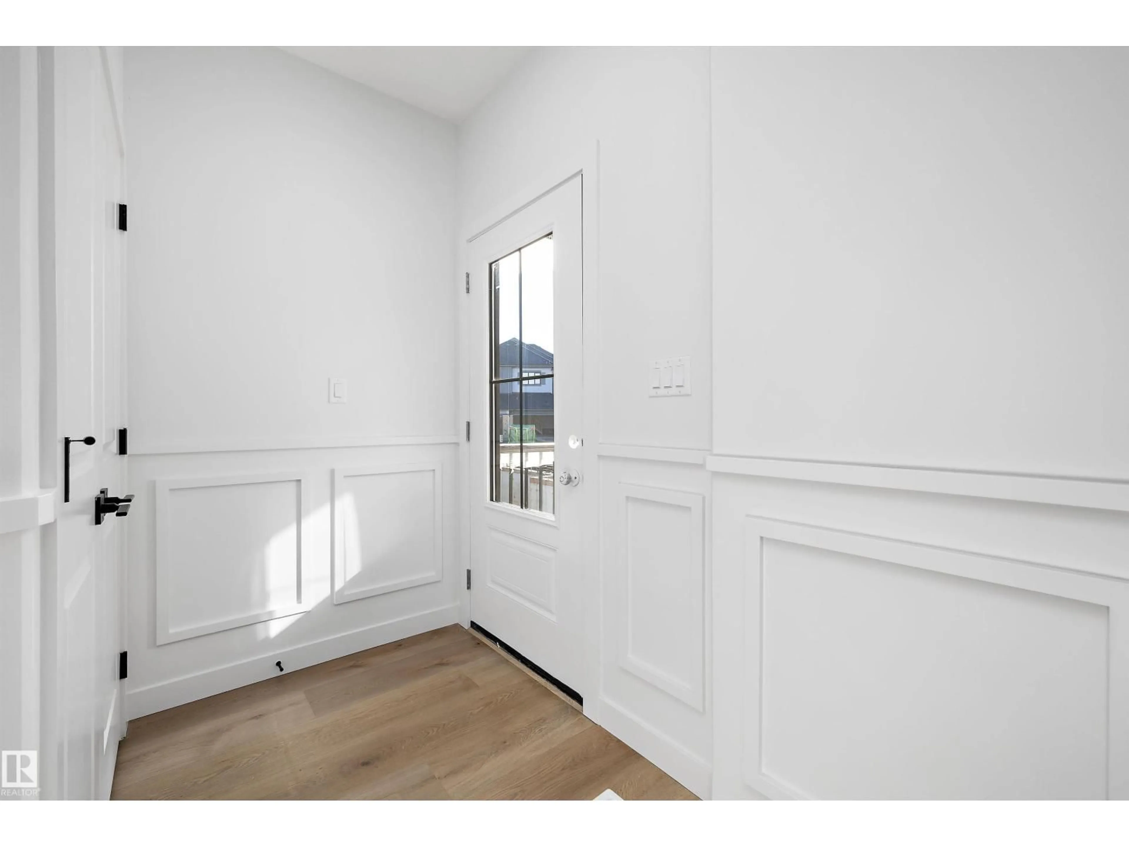 Indoor entryway for 28 CHARTRES CL, St. Albert Alberta T8T2C9