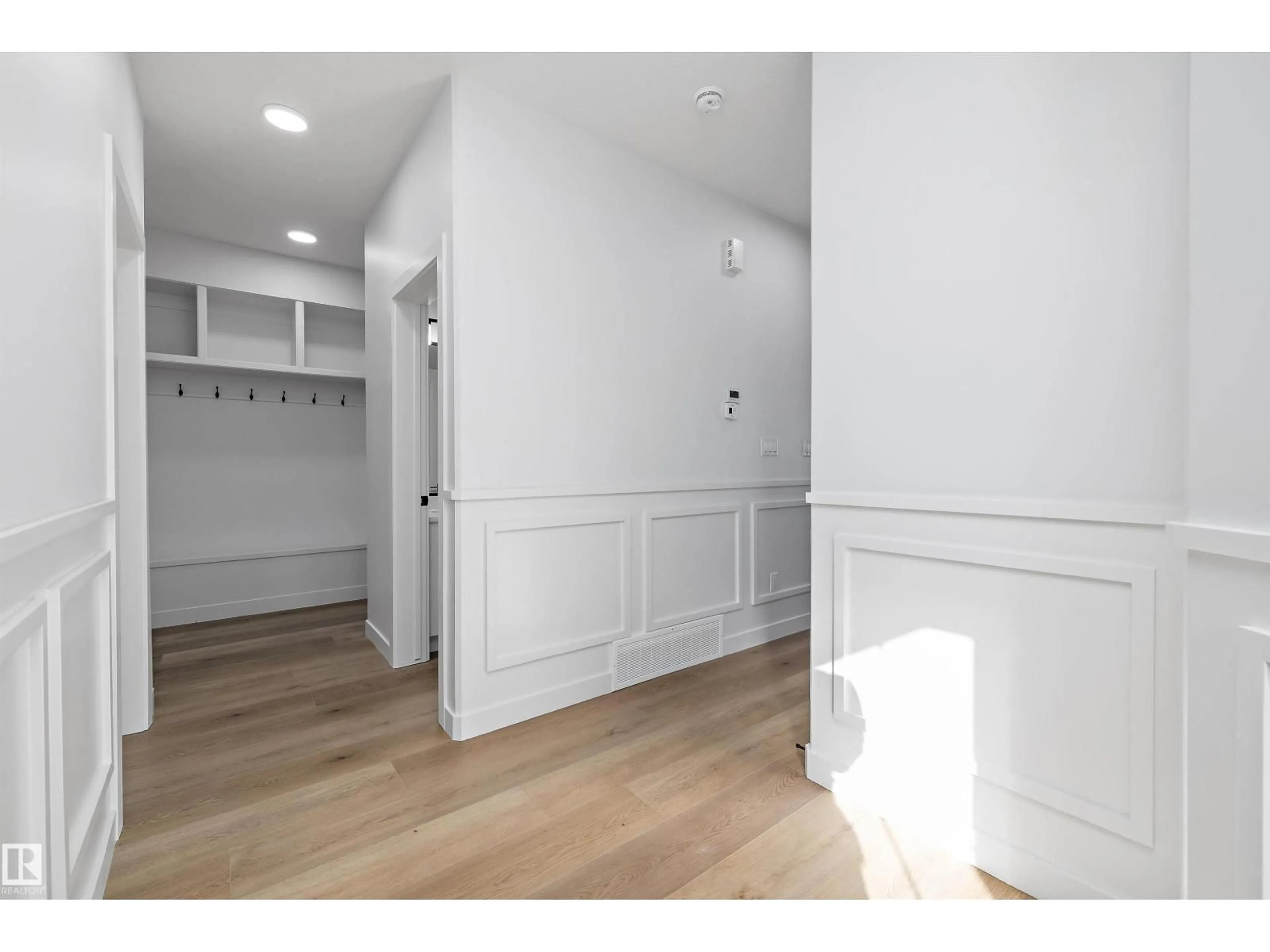 Indoor entryway for 28 CHARTRES CL, St. Albert Alberta T8T2C9