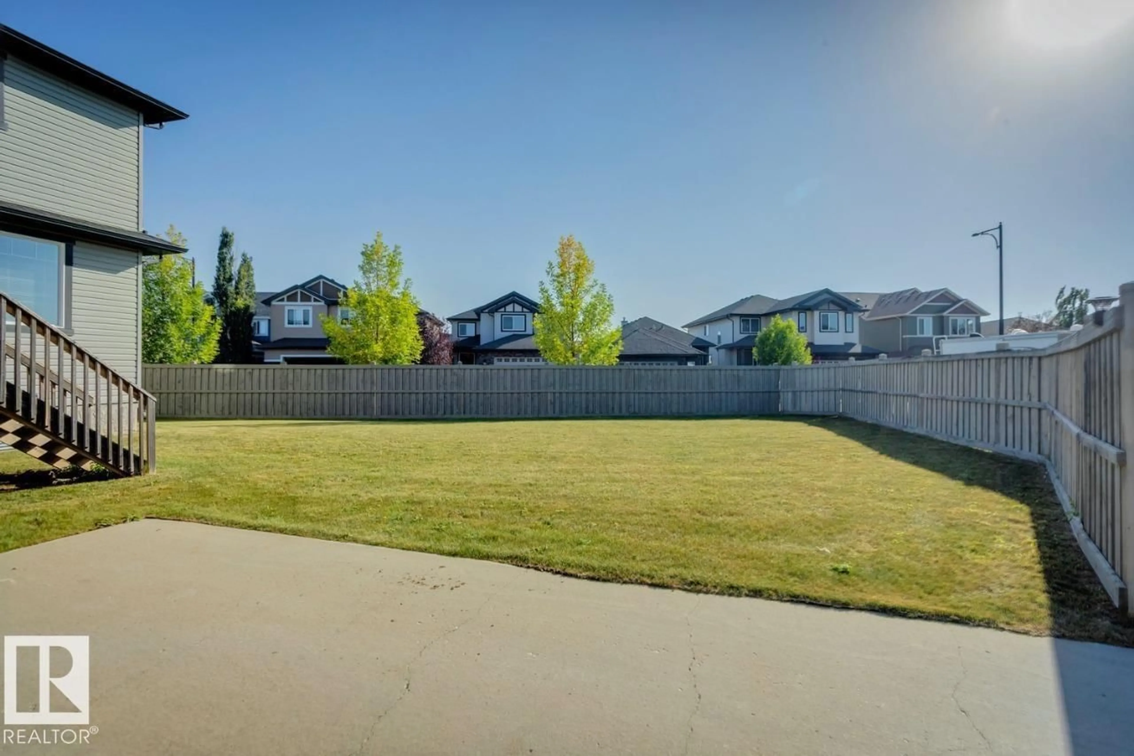 A pic from outside/outdoor area/front of a property/back of a property/a pic from drone, unknown for 3552 CLAXTON CR, Edmonton Alberta T6W0Z7
