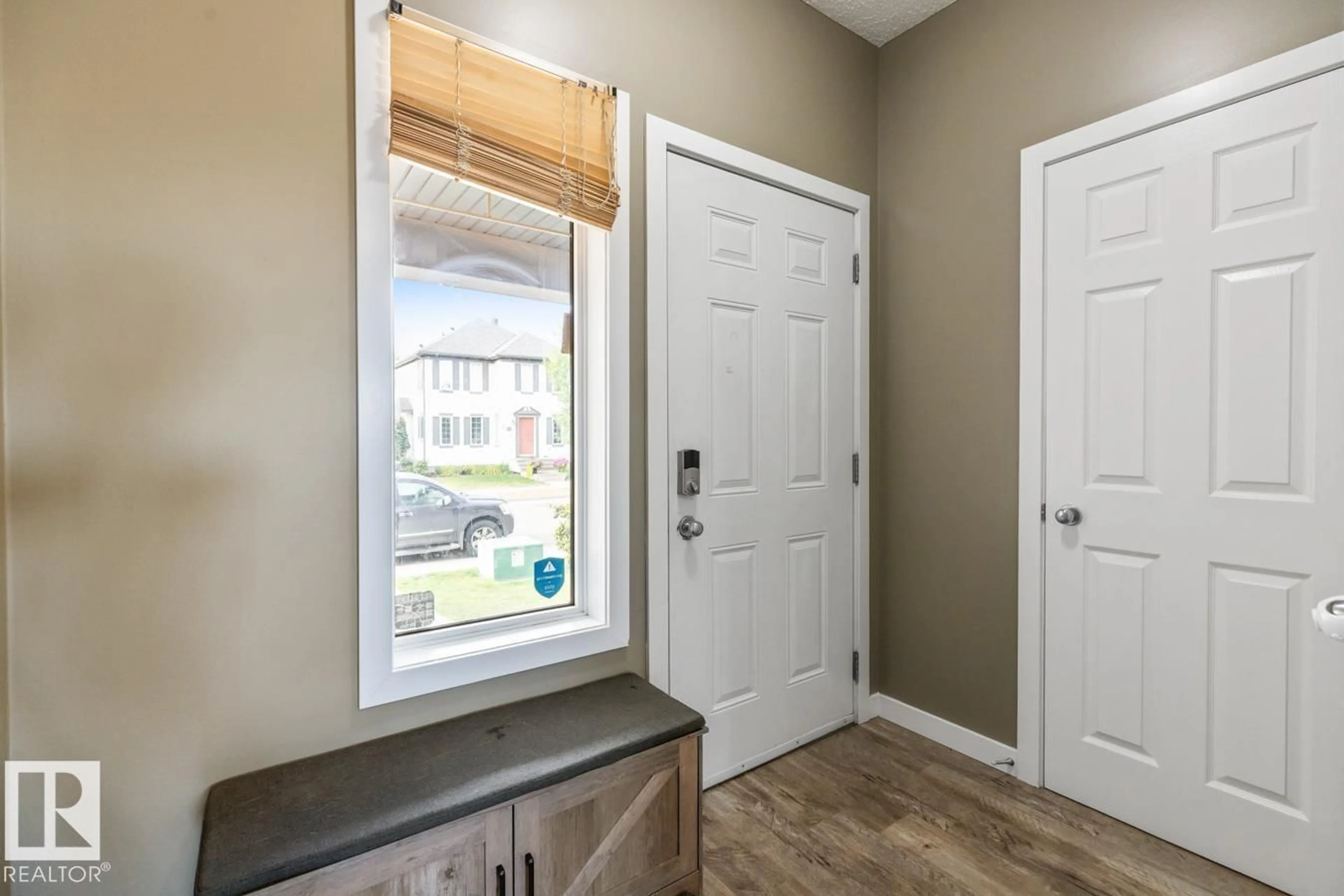 Indoor entryway for 3133 TRELLE LO, Edmonton Alberta T6R0A1