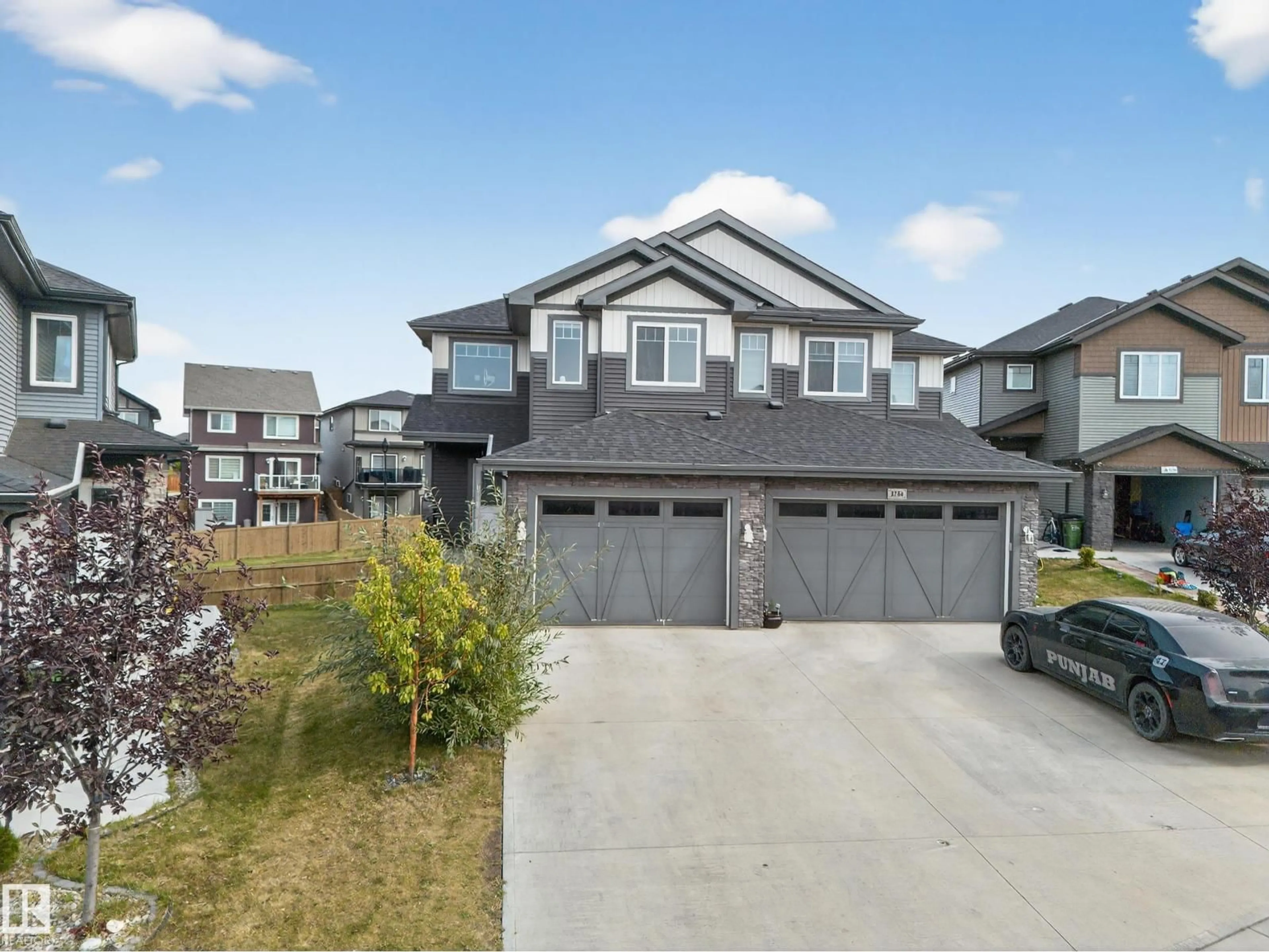 A pic from outside/outdoor area/front of a property/back of a property/a pic from drone, street for 3752 WEIDLE CR, Edmonton Alberta T6X2E2