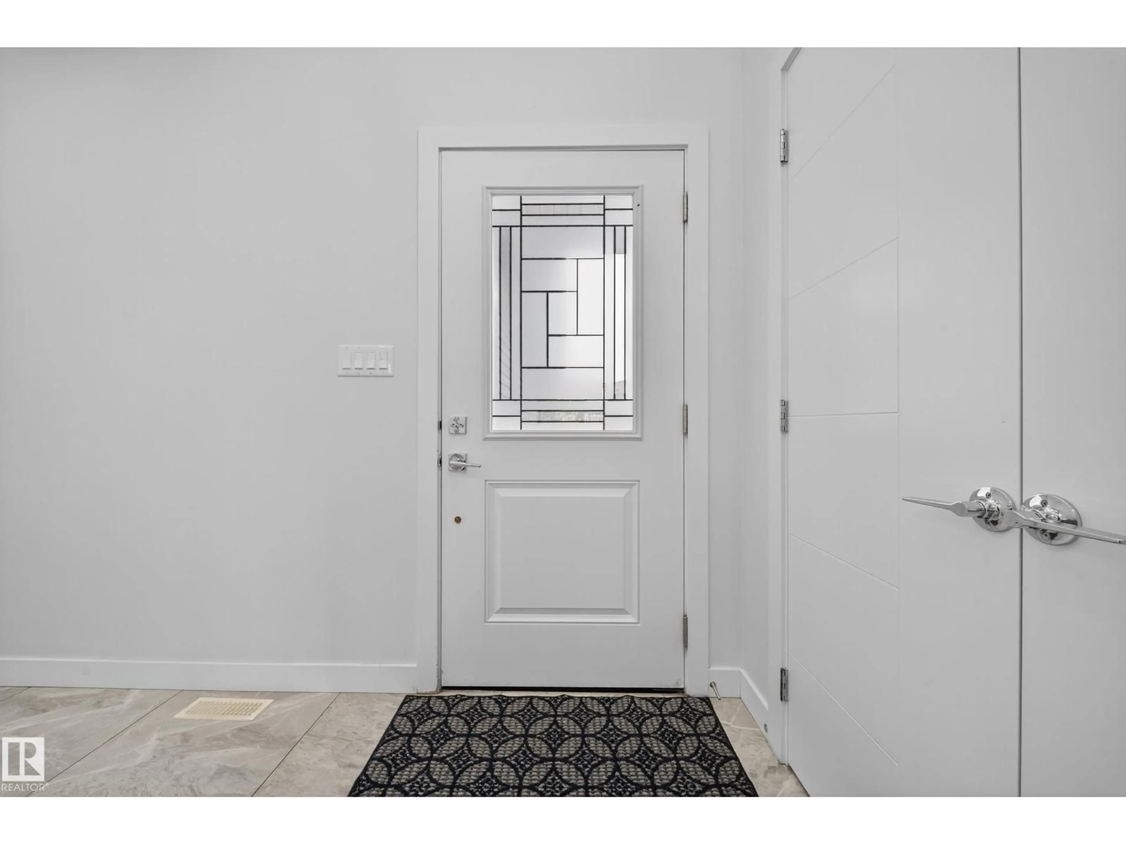 Indoor entryway for 3752 WEIDLE CR, Edmonton Alberta T6X2E2