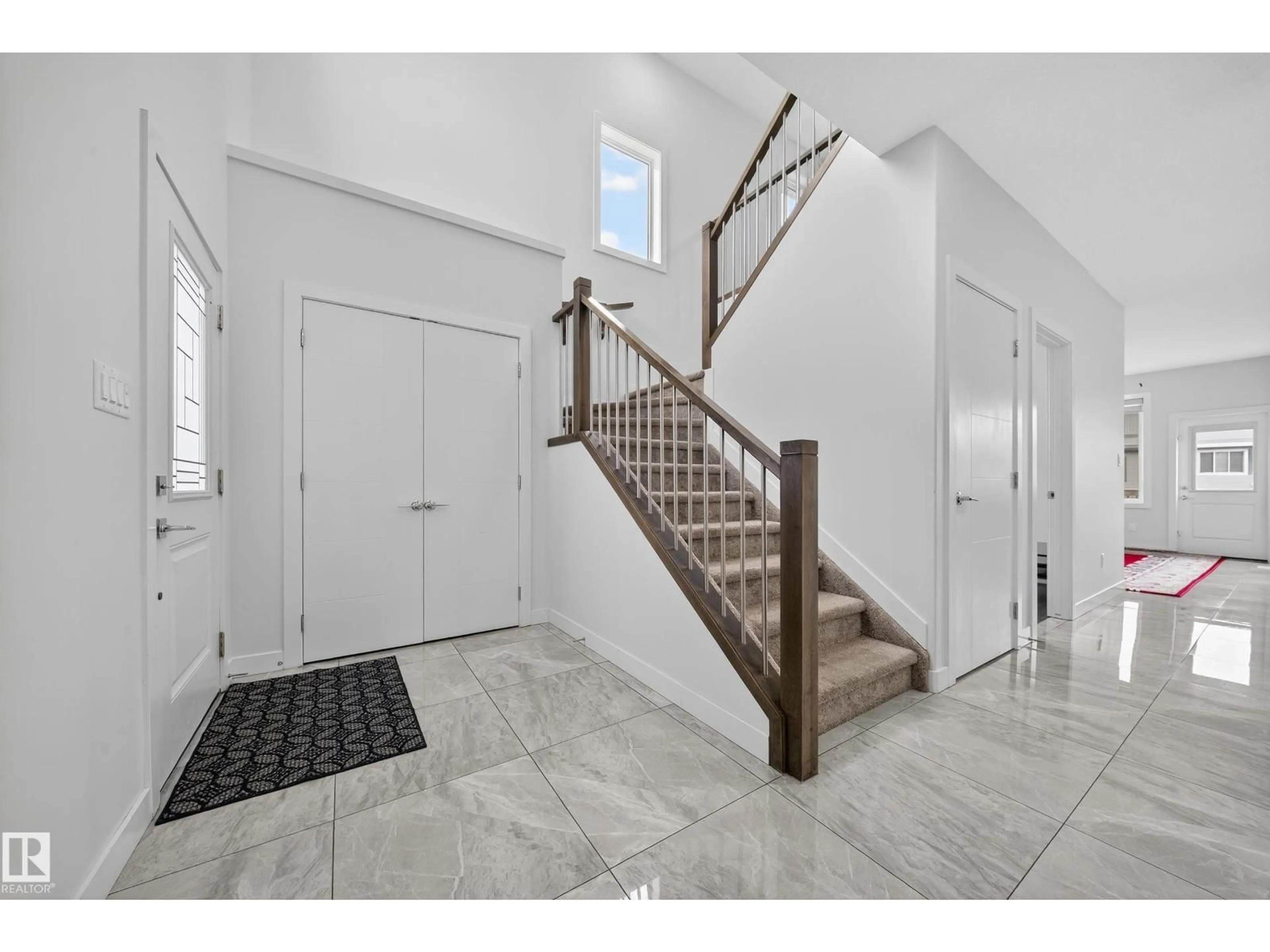 Indoor entryway for 3752 WEIDLE CR, Edmonton Alberta T6X2E2