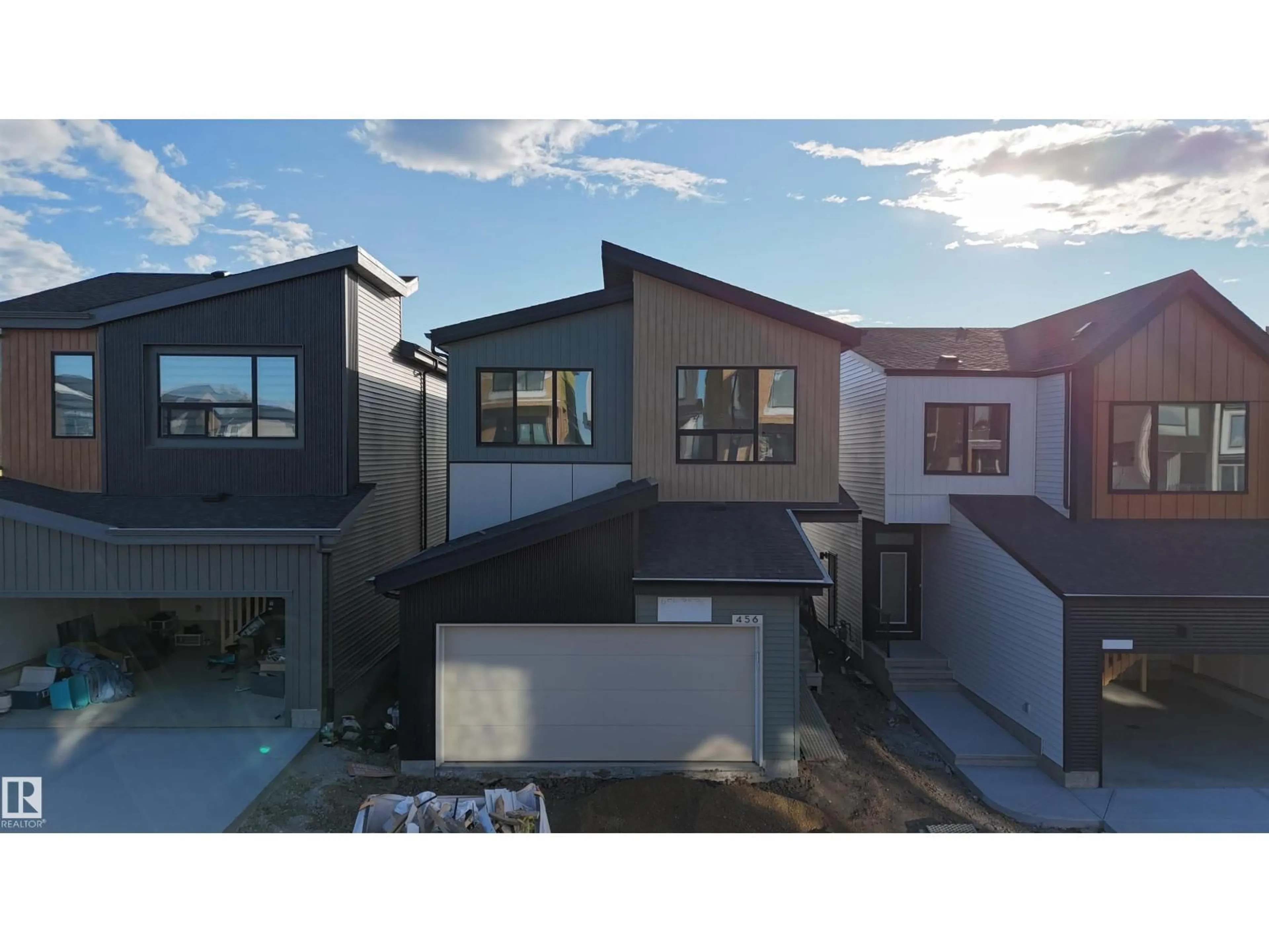 A pic from outside/outdoor area/front of a property/back of a property/a pic from drone, street for 456 33 ST, Edmonton Alberta T6X3C9