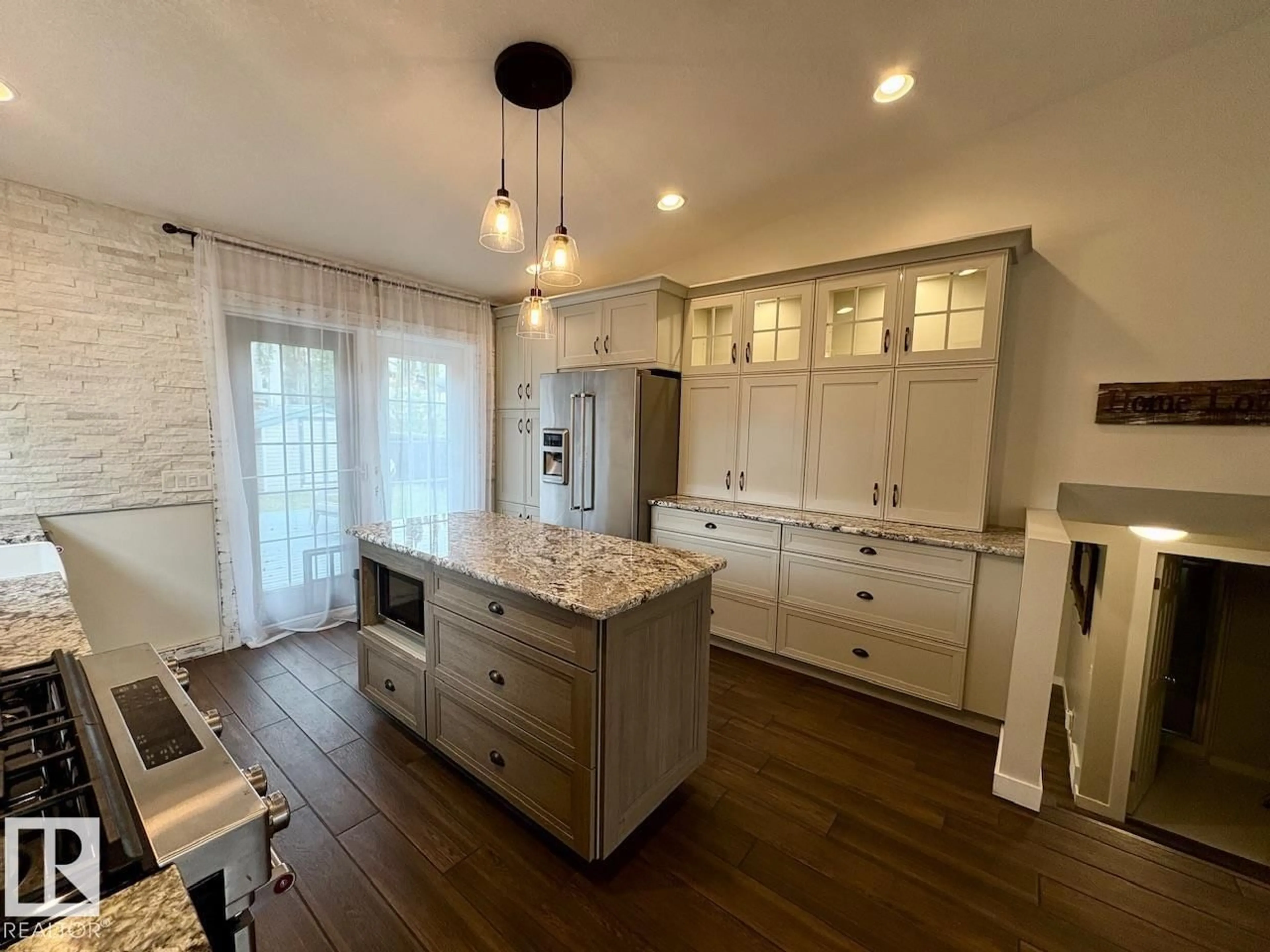 Open concept kitchen, unknown for 88 LANDSDOWNE DR, Spruce Grove Alberta T7X3X8