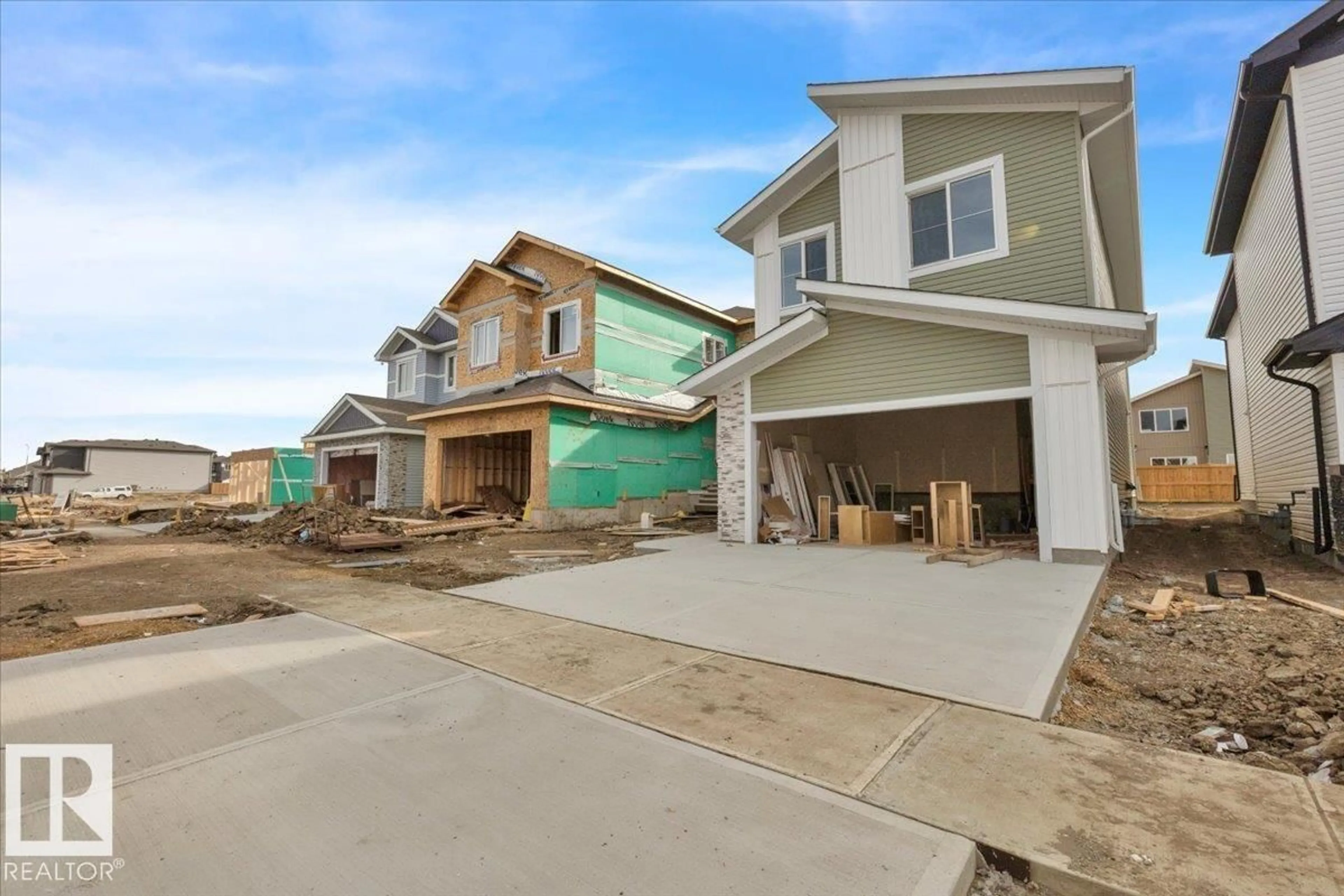Home with vinyl exterior material, street for 57 BLACKBIRD BEND, Fort Saskatchewan Alberta T8L0G6