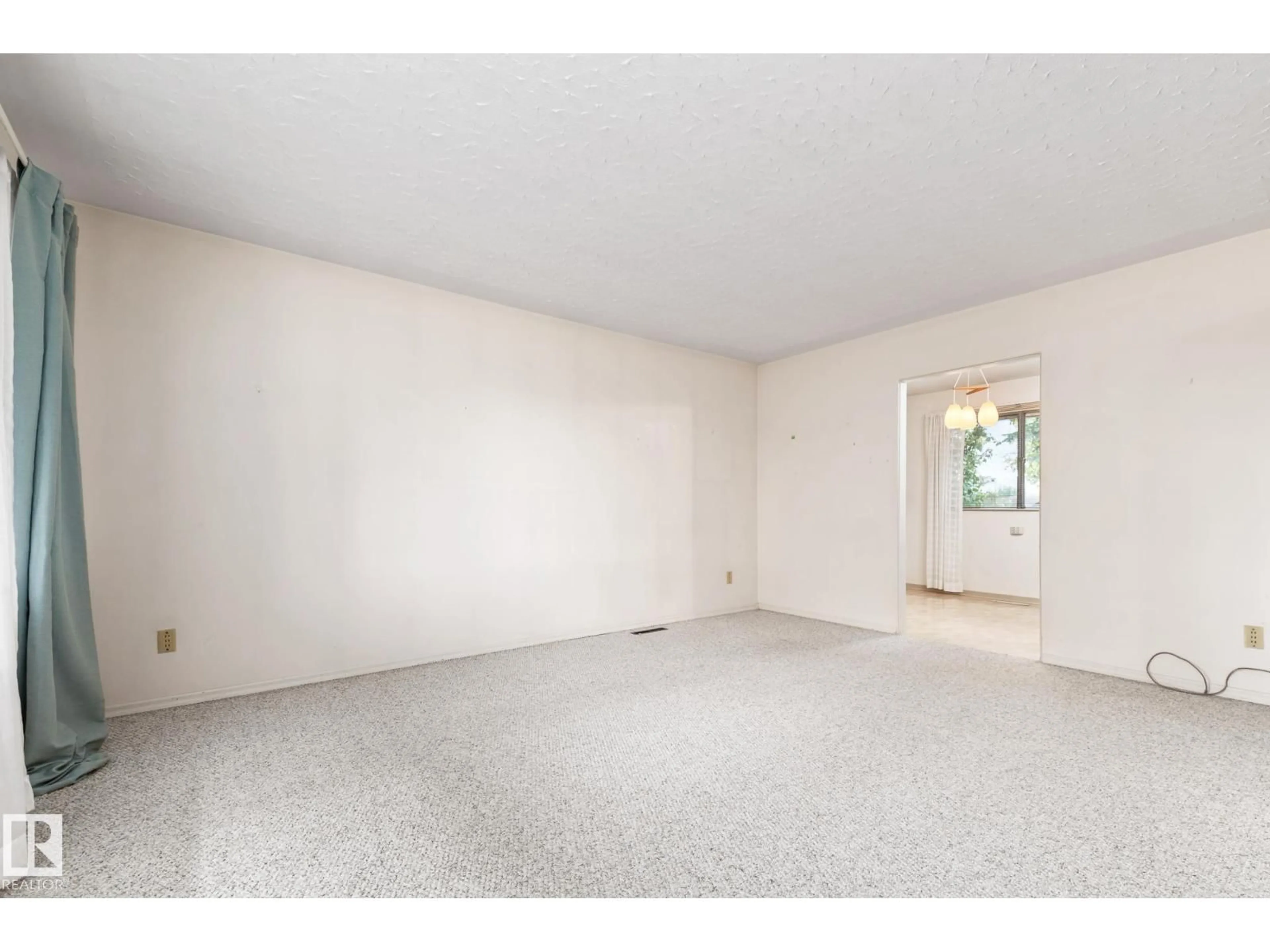 A pic of a room for 12419 135A AV, Edmonton Alberta T5L3Z4