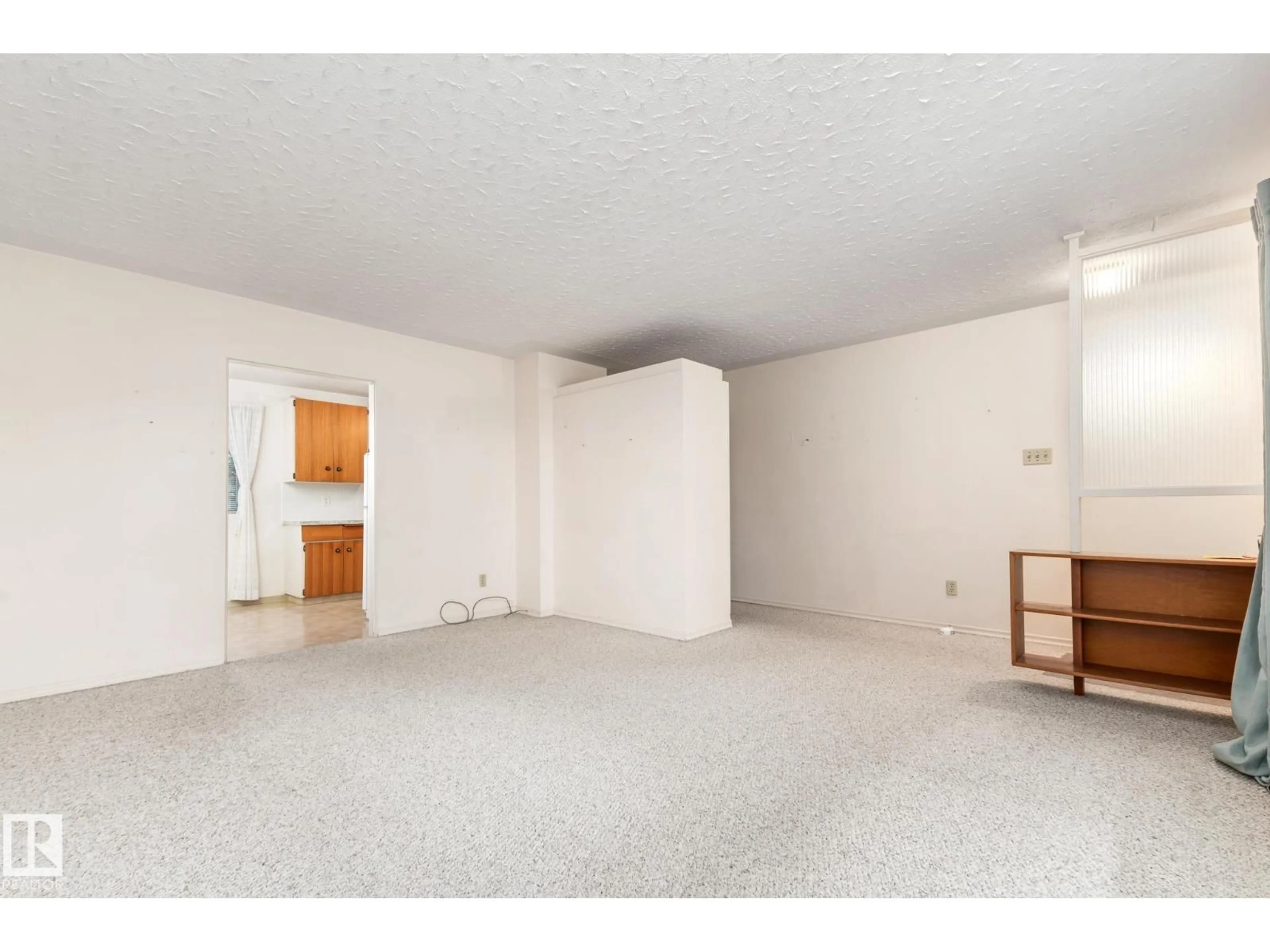 A pic of a room for 12419 135A AV, Edmonton Alberta T5L3Z4