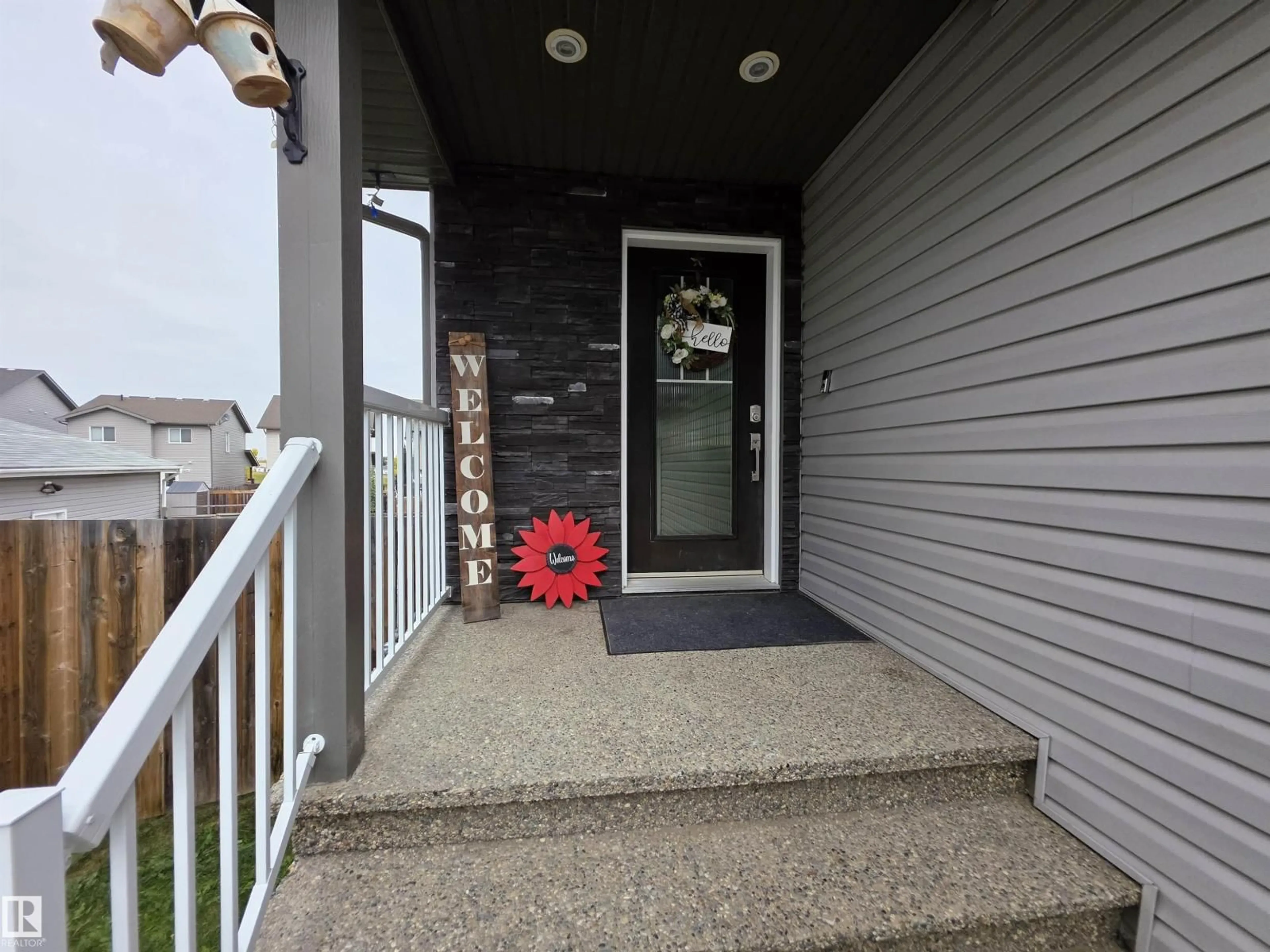 Indoor entryway for 4100 41A AV, Drayton Valley Alberta T7A0B4