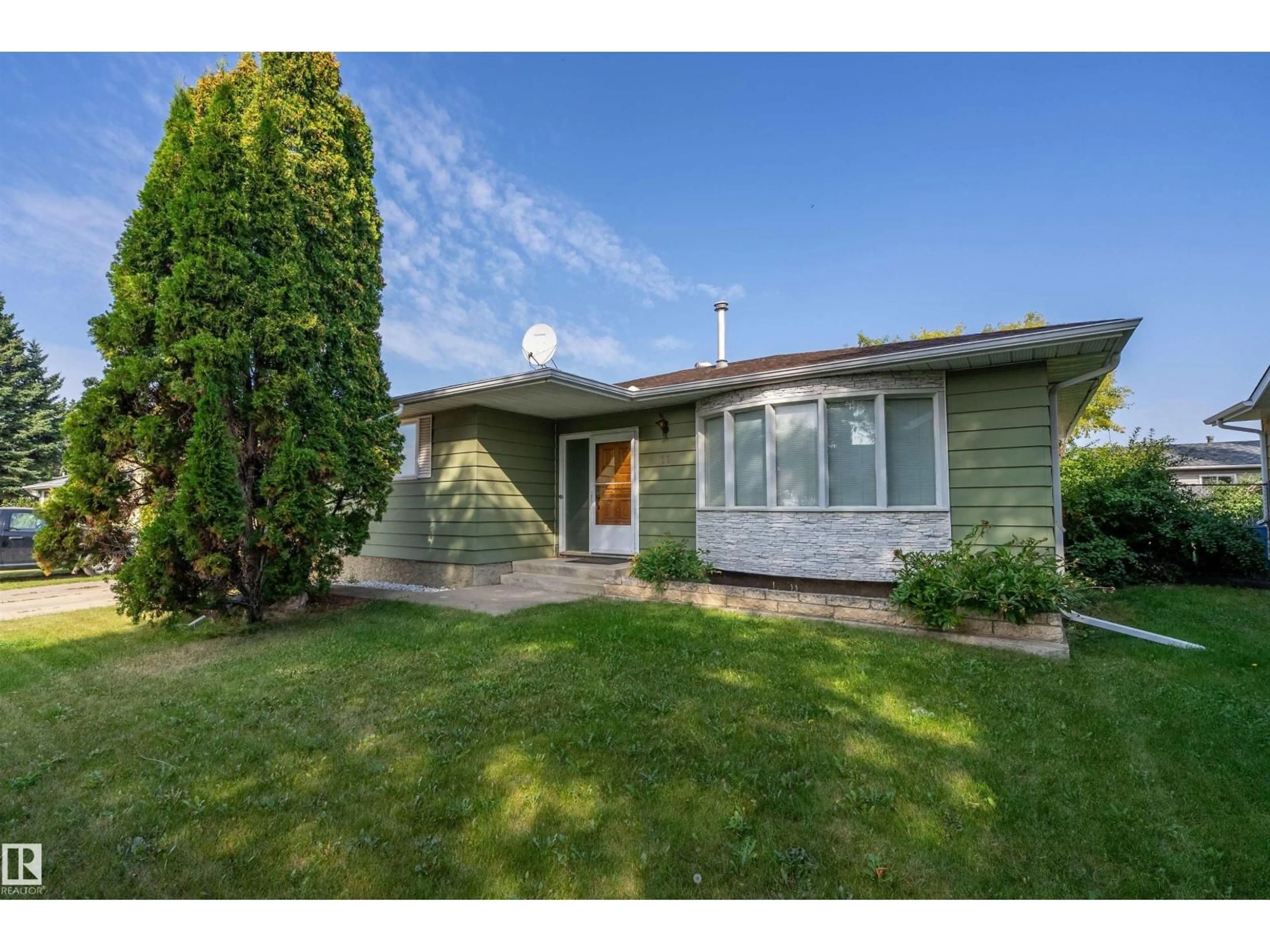 Home with vinyl exterior material, street for 11 MAIN BV, Sherwood Park Alberta T8A3T2