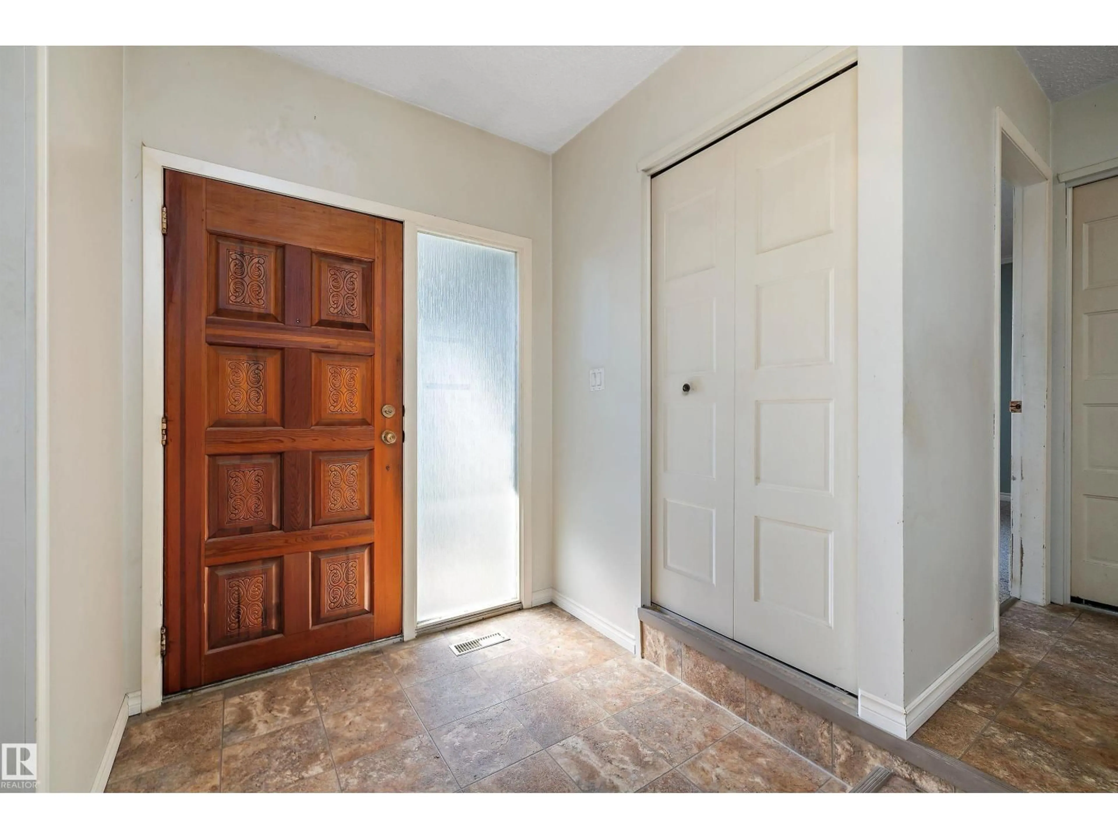 Indoor entryway for 11 MAIN BV, Sherwood Park Alberta T8A3T2