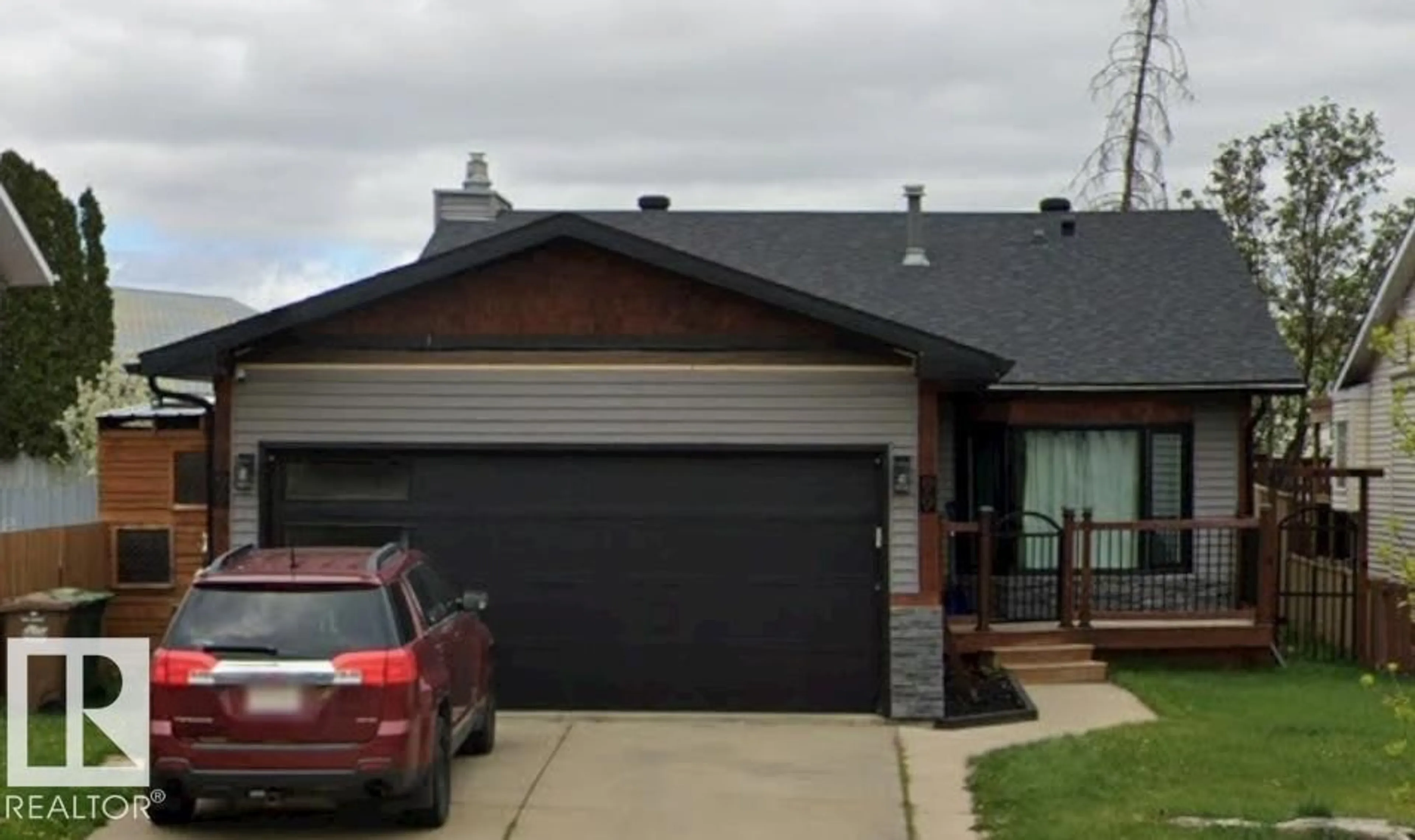 Home with vinyl exterior material, street for 99 DORCHESTER DR, St. Albert Alberta T8N4X3