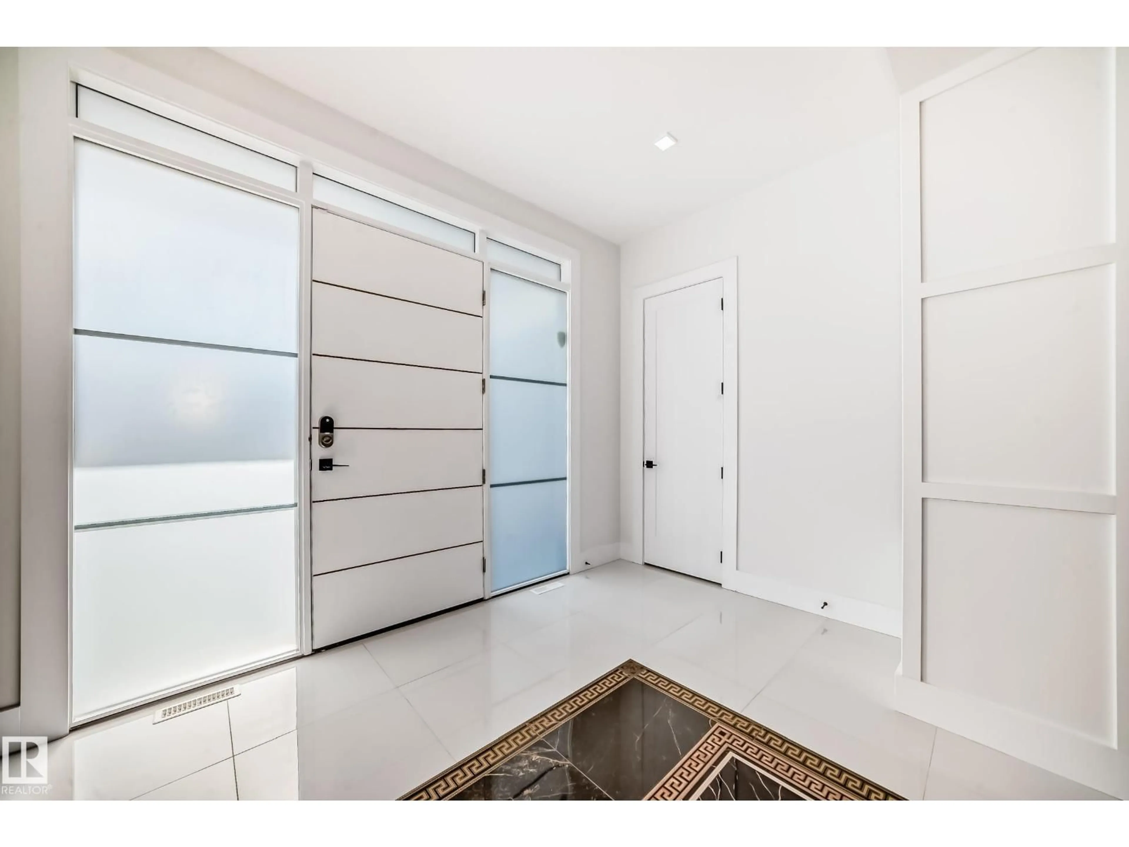 Indoor entryway for 2747 WHEATON DR, Edmonton Alberta T6W2M5