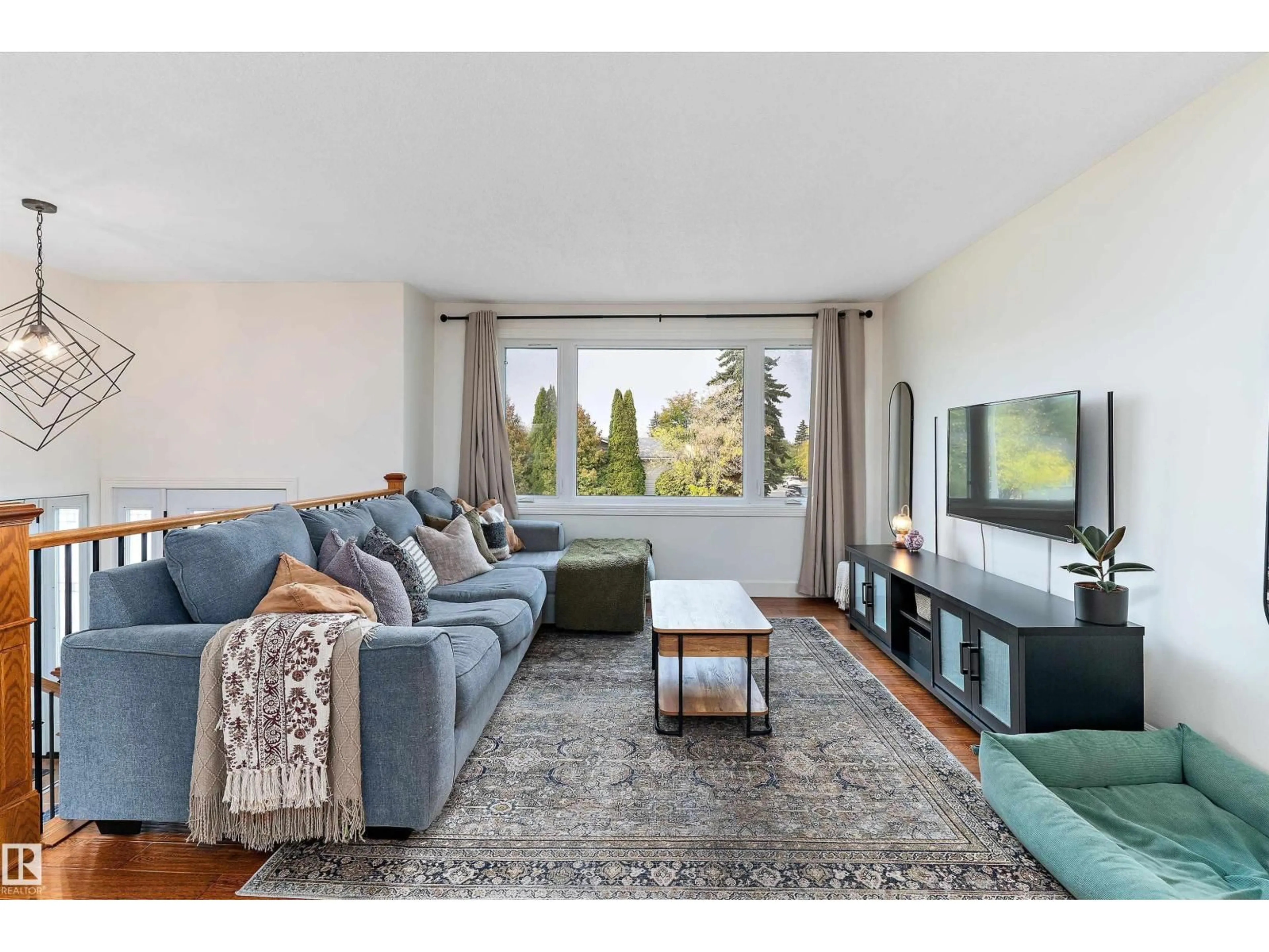 Living room with furniture, unknown for 25 GRANT AV, Sherwood Park Alberta T8A3B7