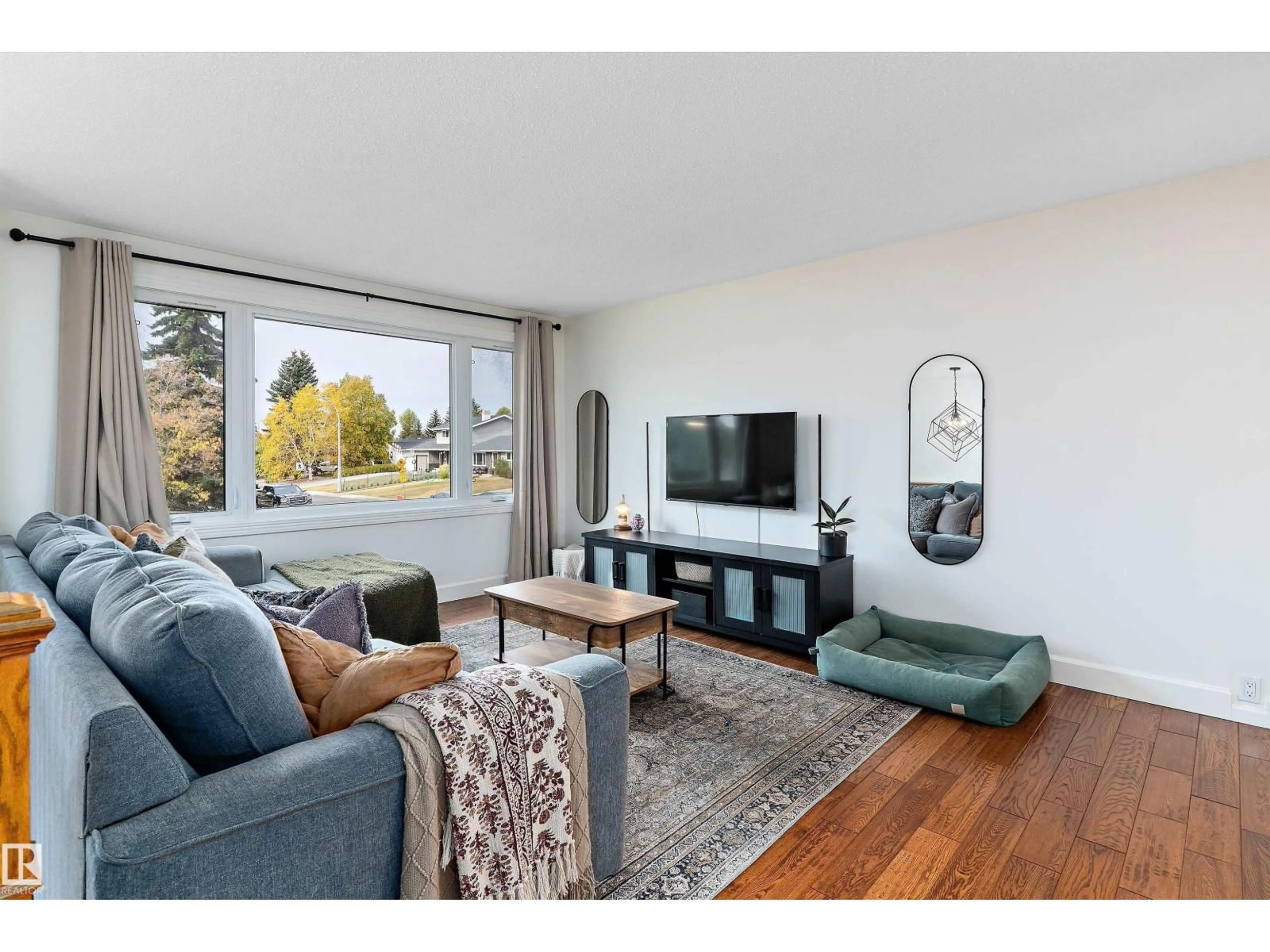Living room with furniture, wood/laminate floor for 25 GRANT AV, Sherwood Park Alberta T8A3B7