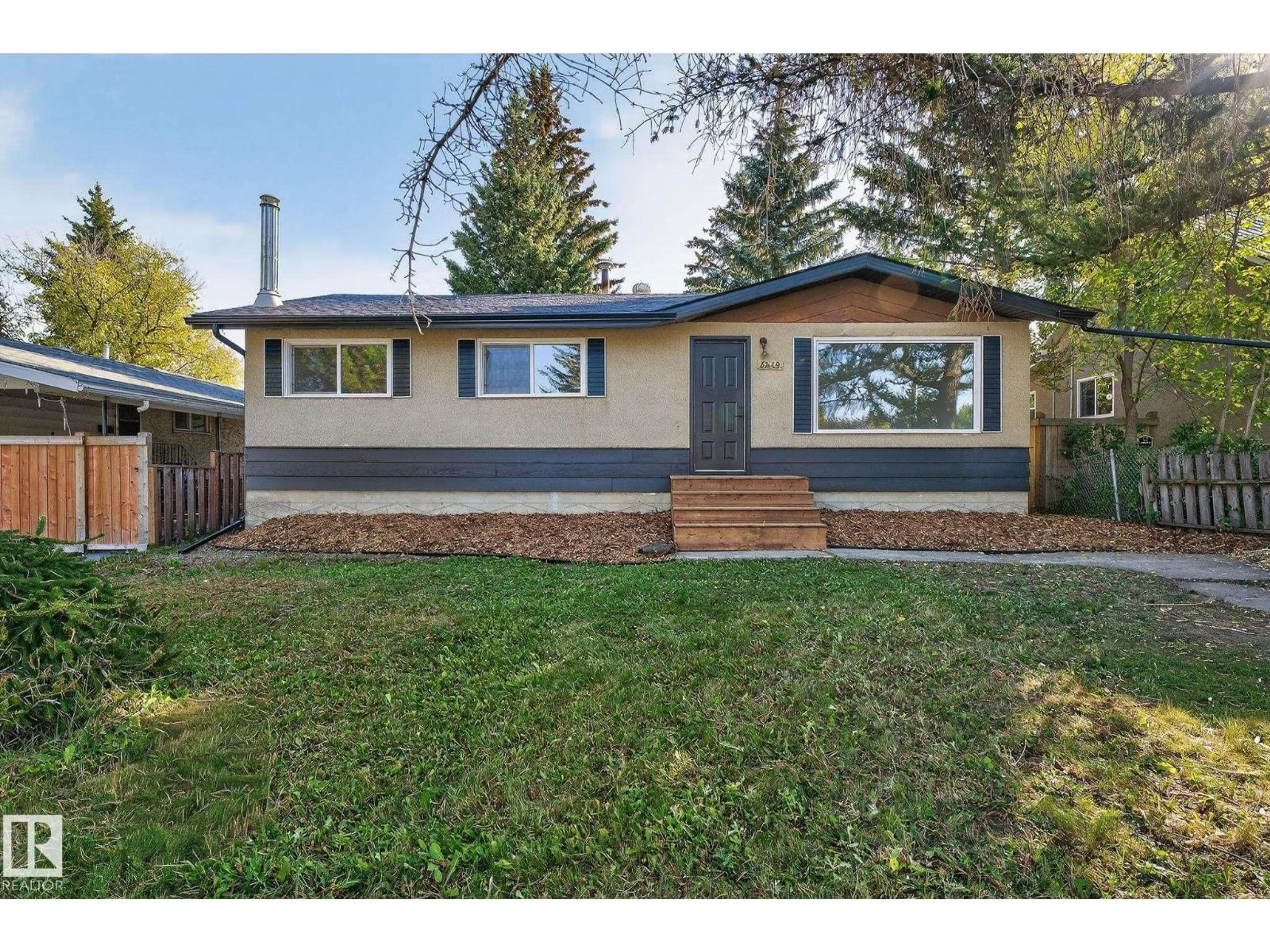 Home with vinyl exterior material, street for 5419 48 ST, Stony Plain Alberta T7Z1E3