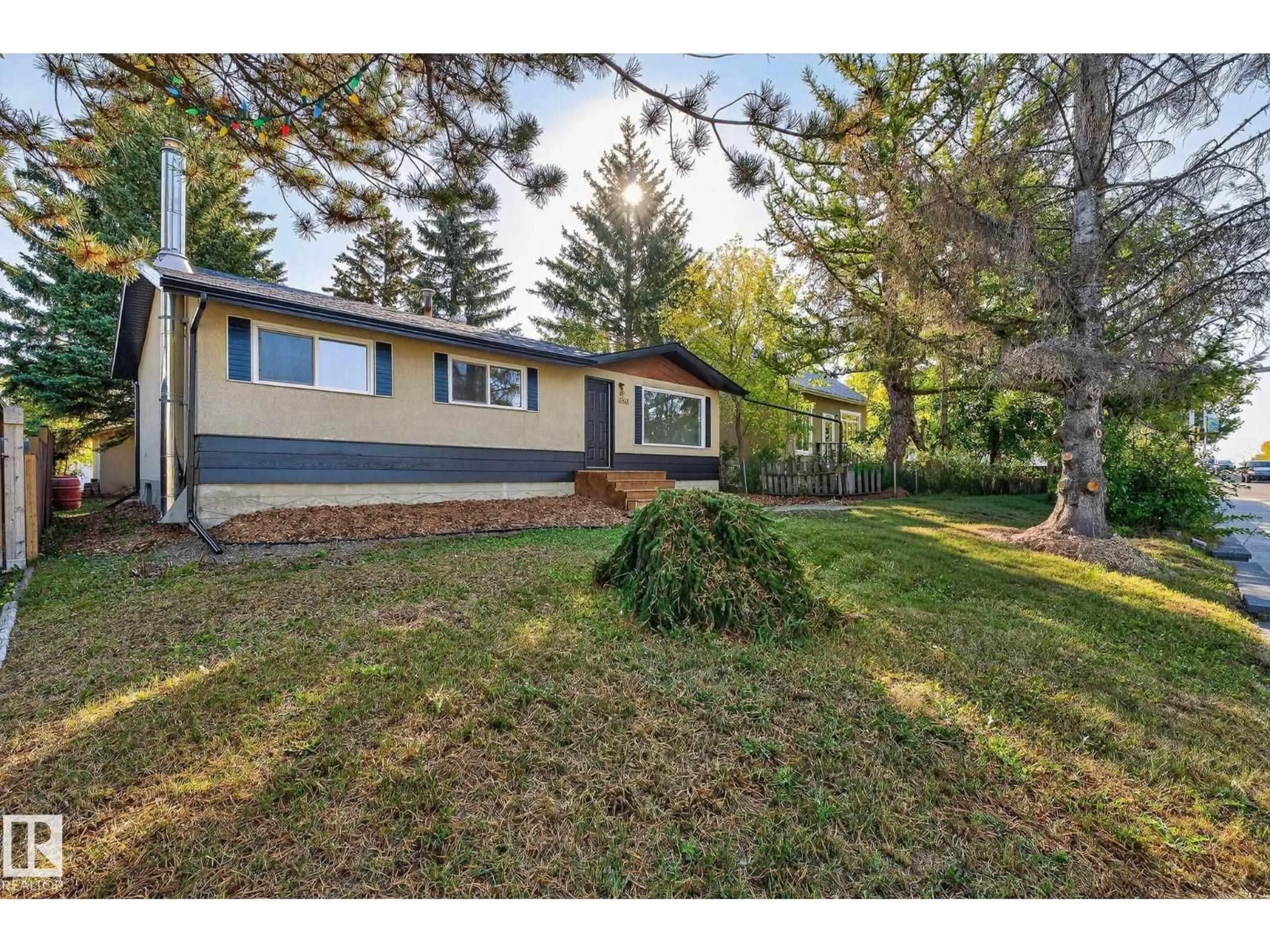 A pic from outside/outdoor area/front of a property/back of a property/a pic from drone, street for 5419 48 ST, Stony Plain Alberta T7Z1E3