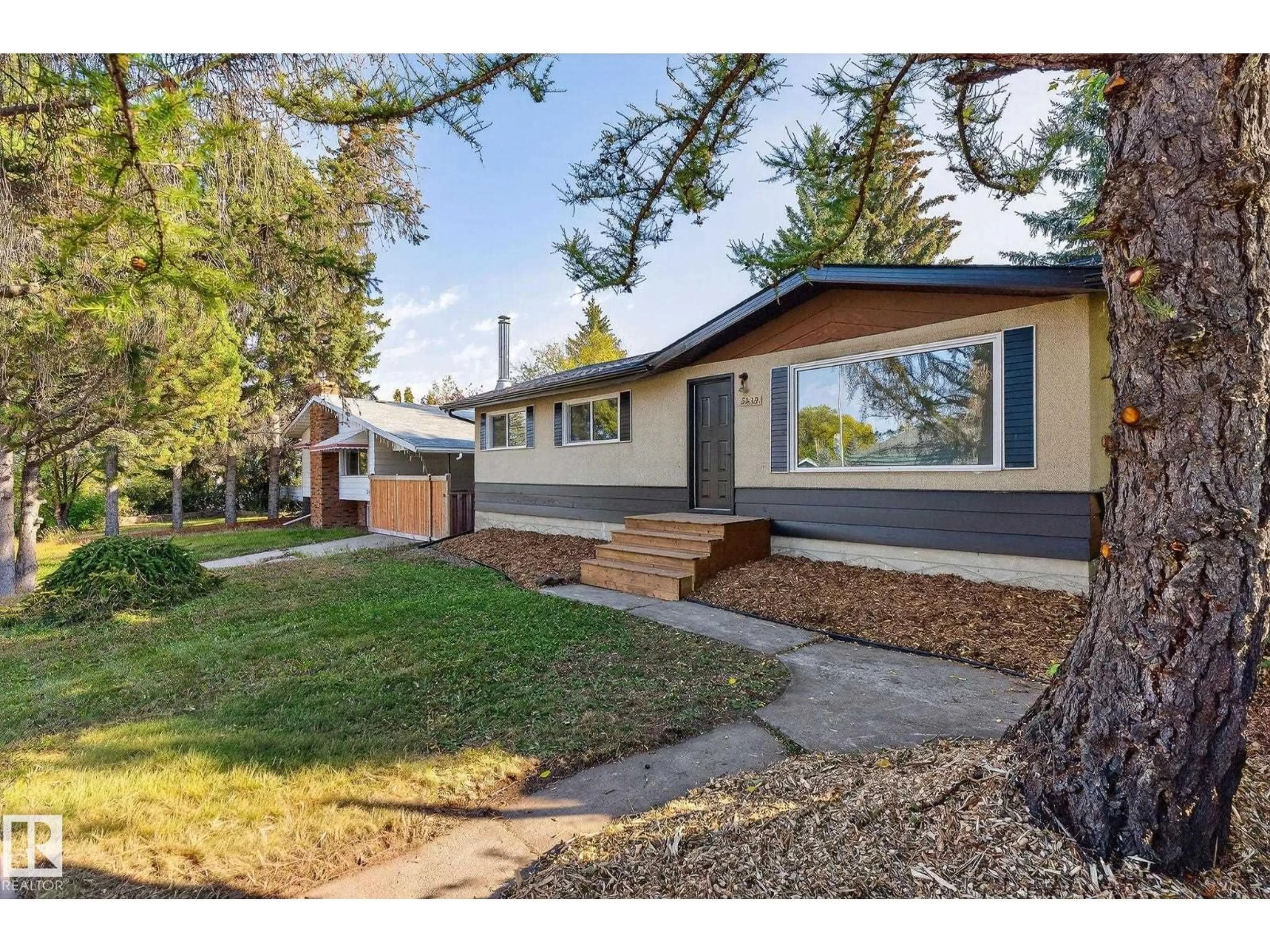 Home with vinyl exterior material, street for 5419 48 ST, Stony Plain Alberta T7Z1E3