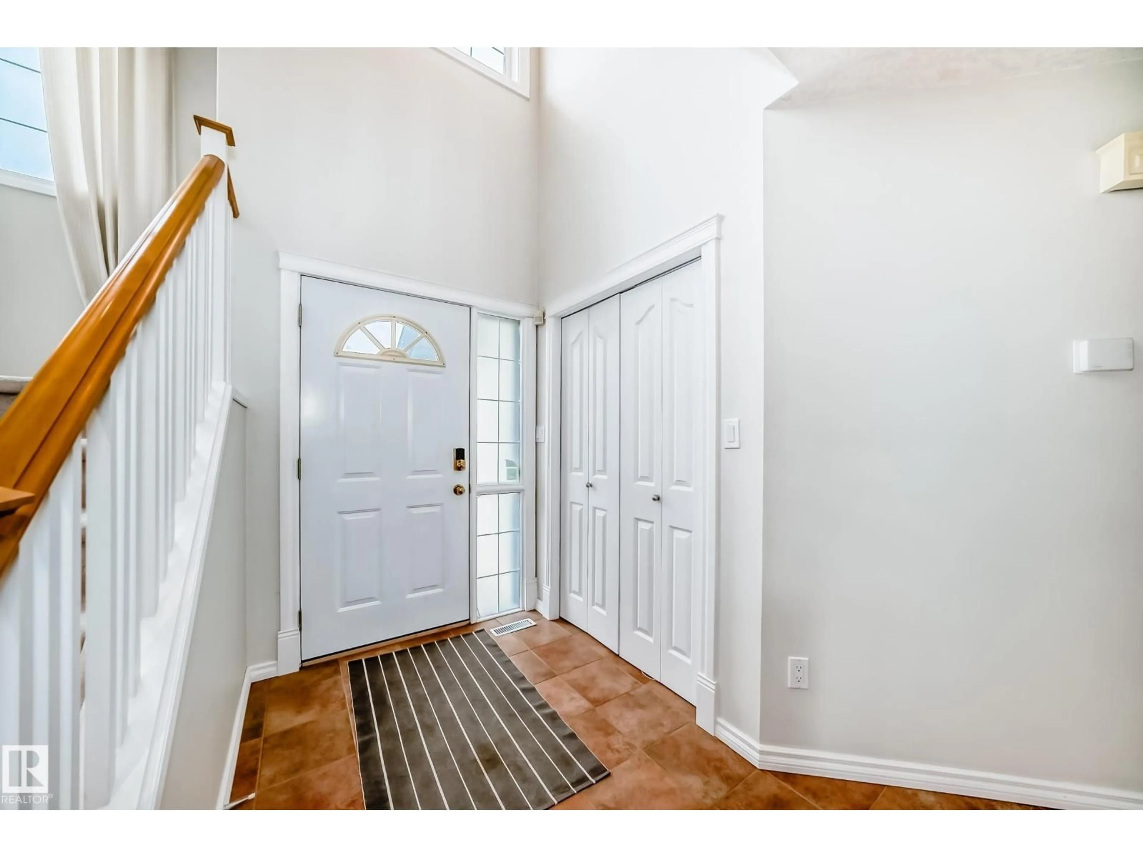Indoor entryway for 1173 CARTER CREST RD, Edmonton Alberta T6R2L8
