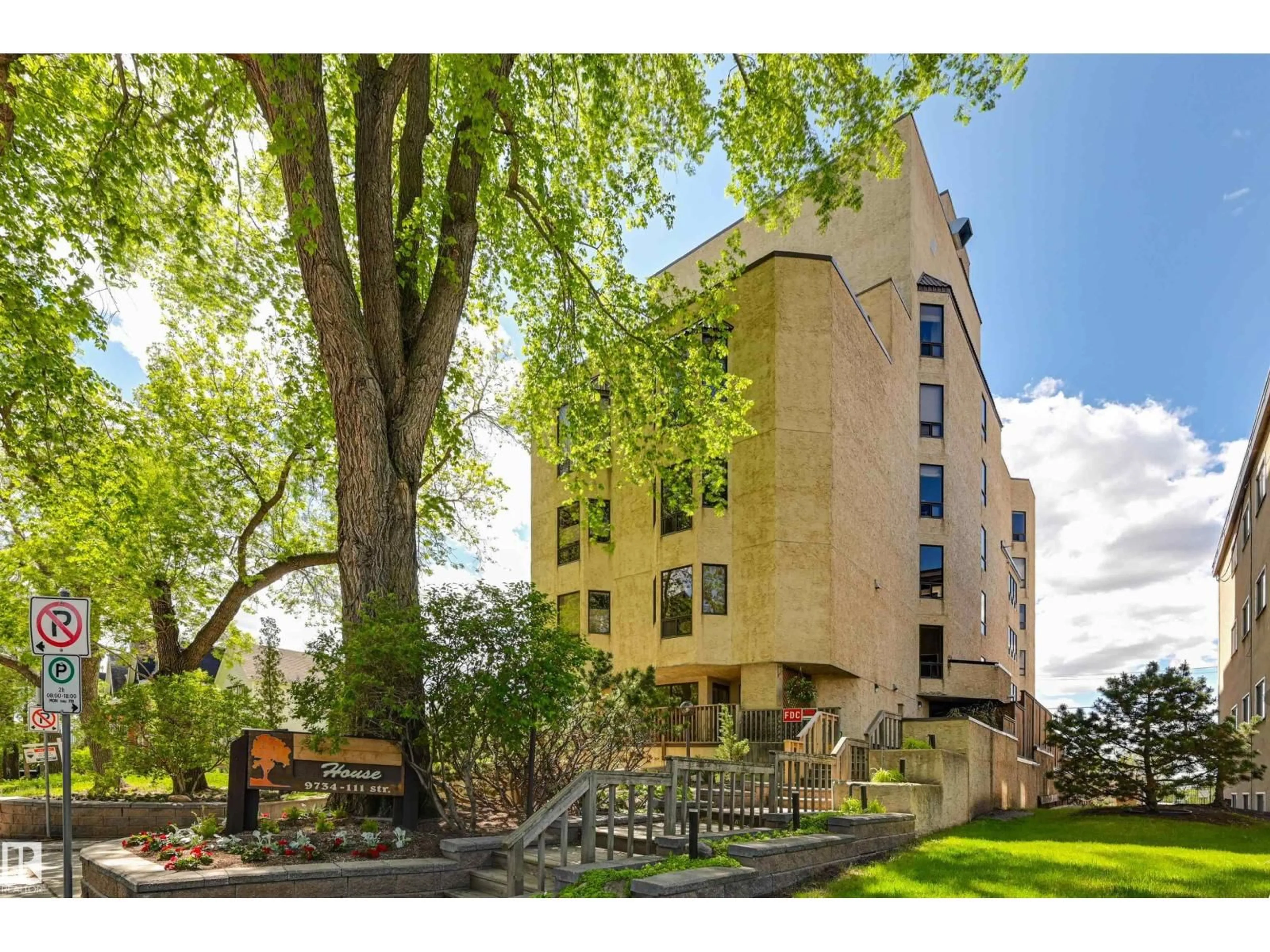 Unknown for #10 - 9734 111 ST, Edmonton Alberta T5K1J8
