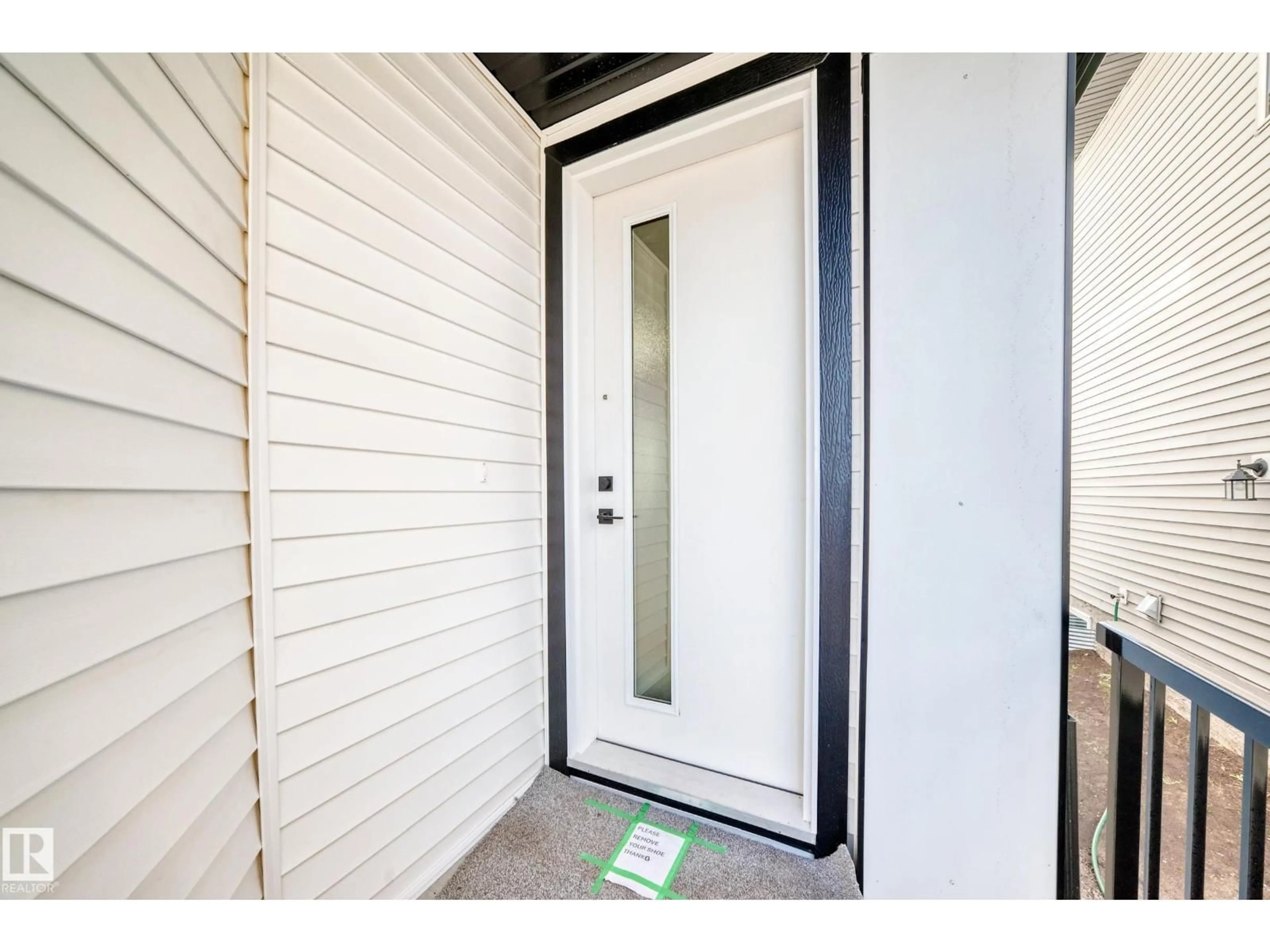 Indoor entryway for NW - 15415 20 ST, Edmonton Alberta T5Y4H8