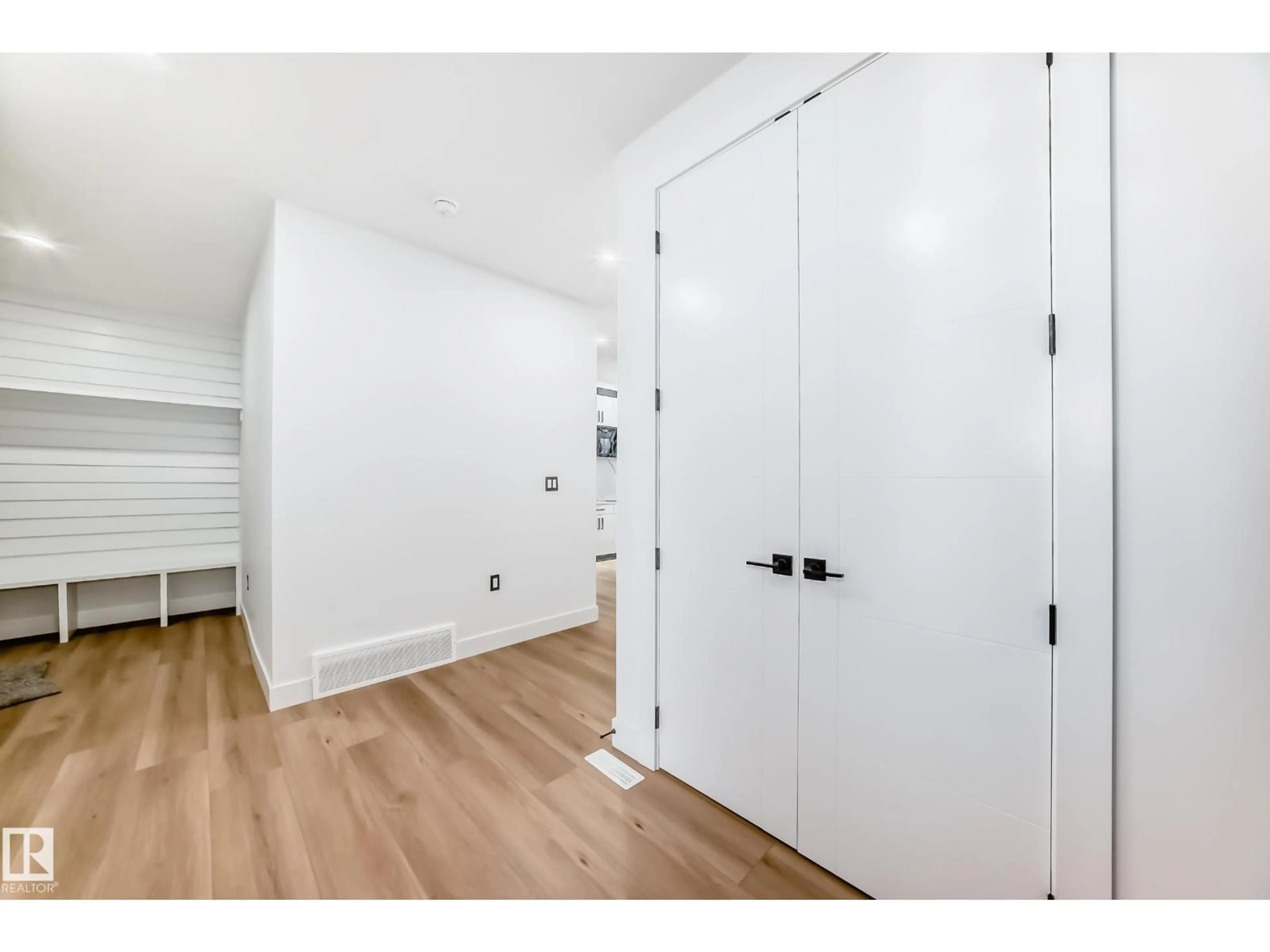 Indoor entryway for NW - 15415 20 ST, Edmonton Alberta T5Y4H8