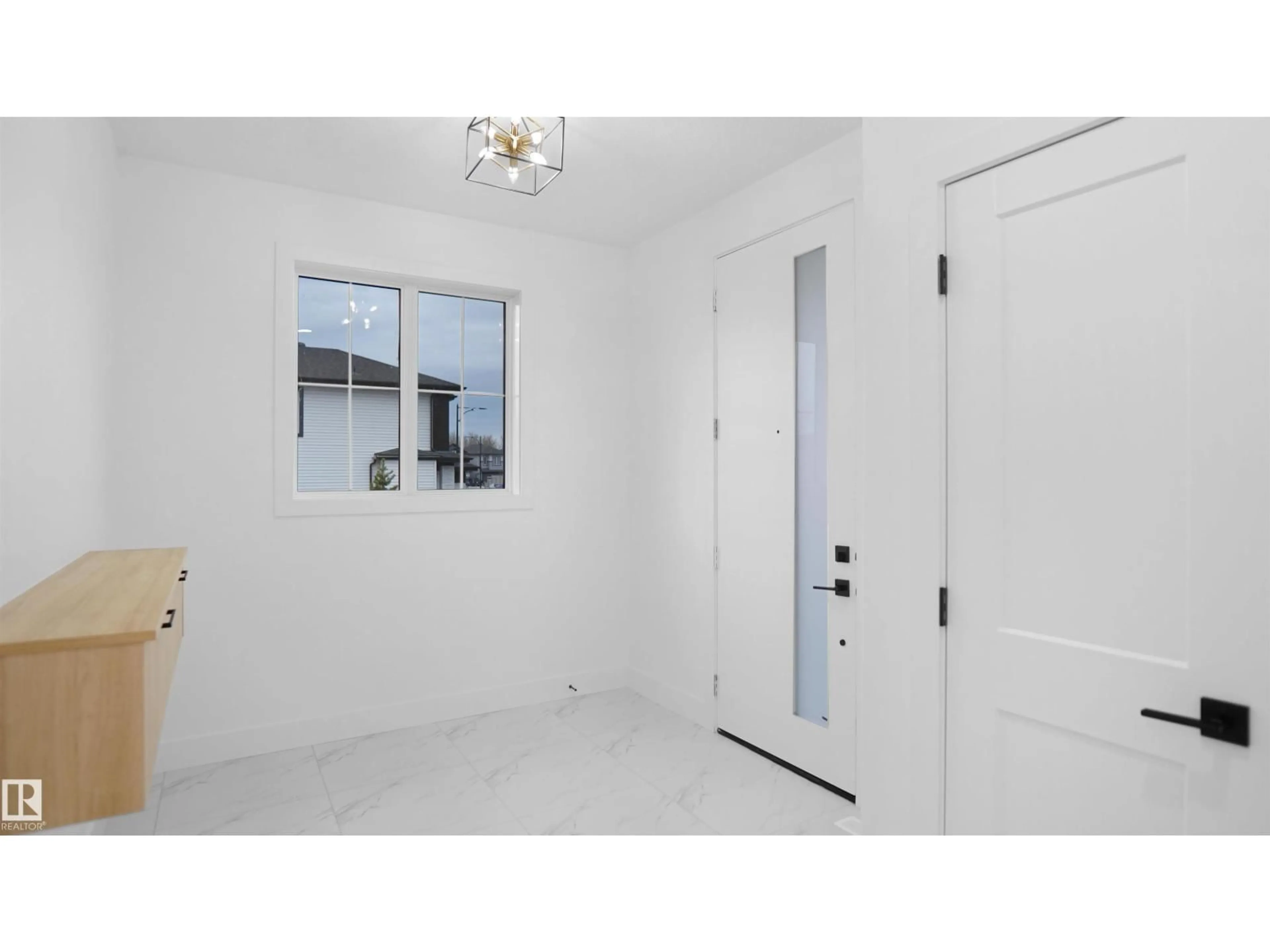 Indoor entryway for 3540 6 ST, Edmonton Alberta T6T2L5